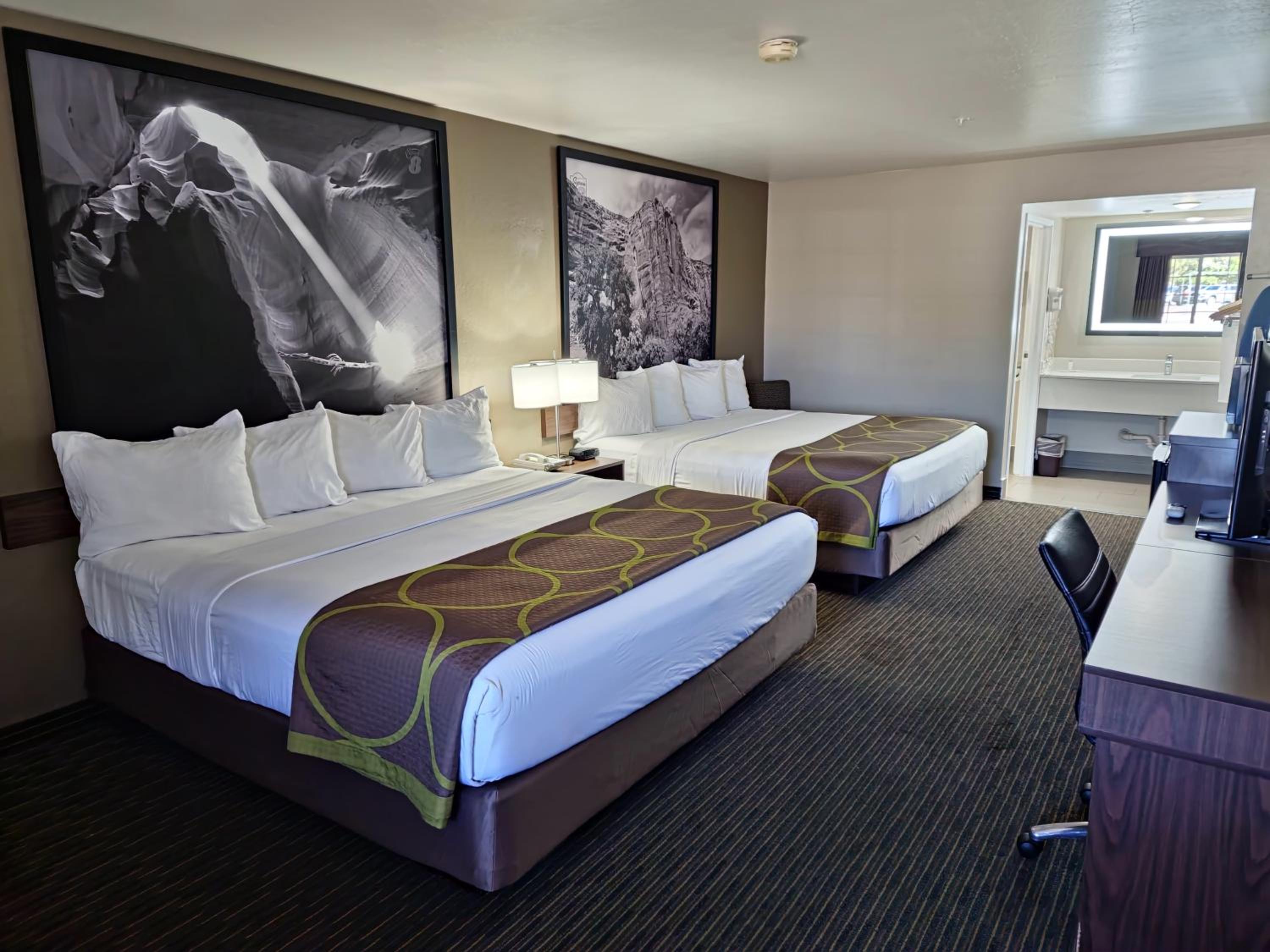 Studio Suite with Two King Beds - Non-Smoking - Photo 4