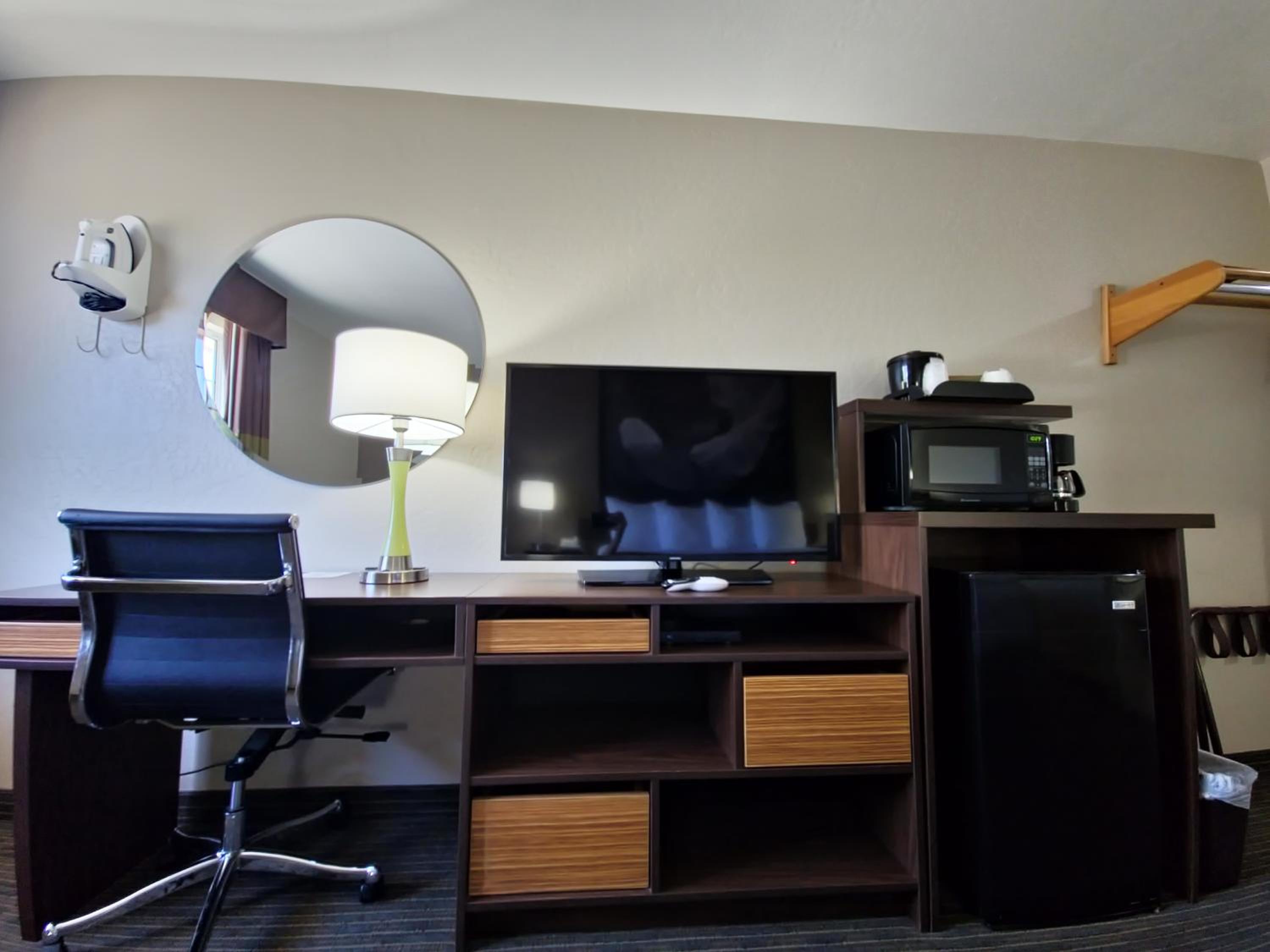 Studio Suite with Two King Beds - Non-Smoking - Photo 23