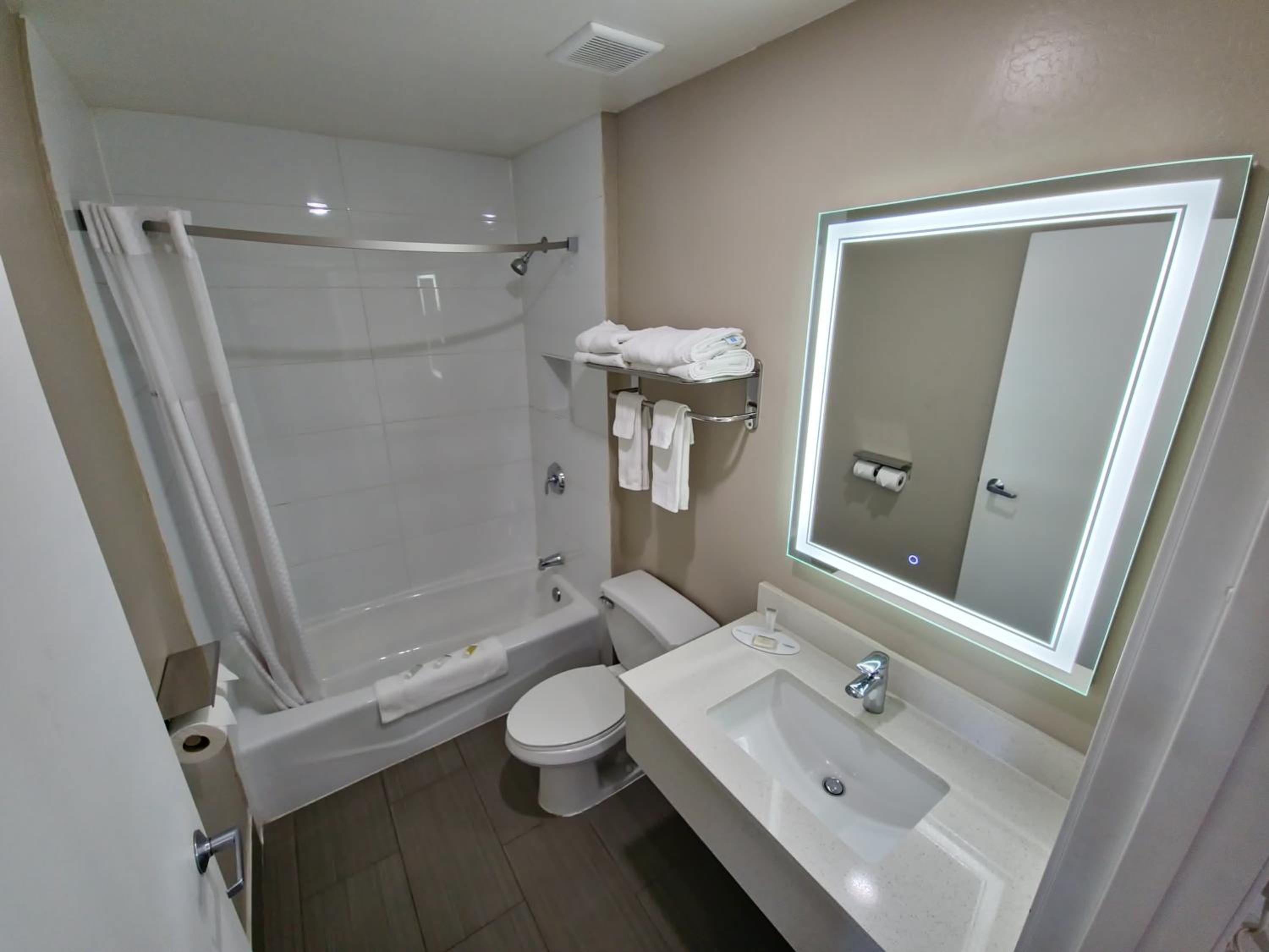 Studio Suite with Two King Beds - Non-Smoking - Photo 21