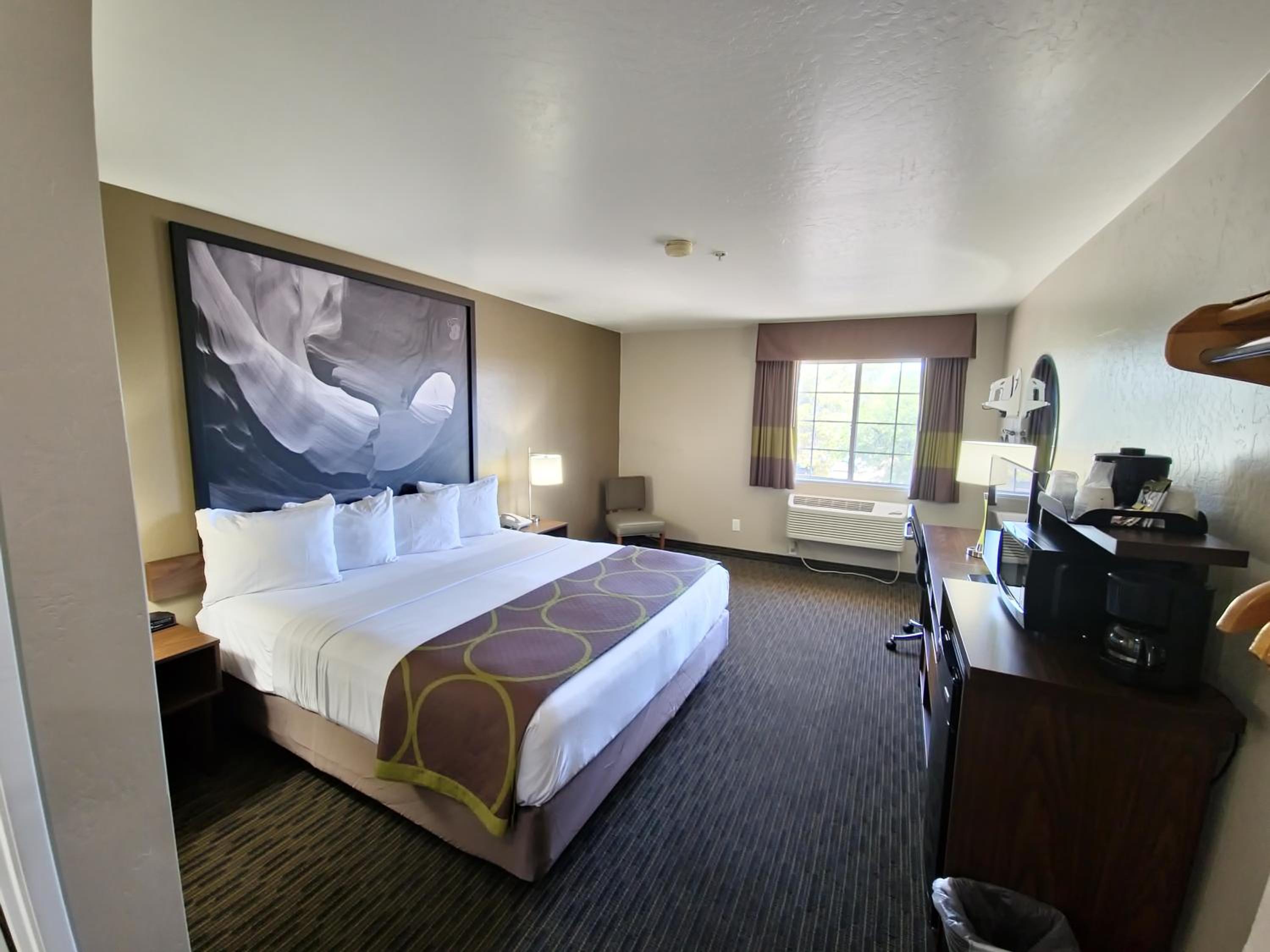 King Room - Non-Smoking - Photo 12