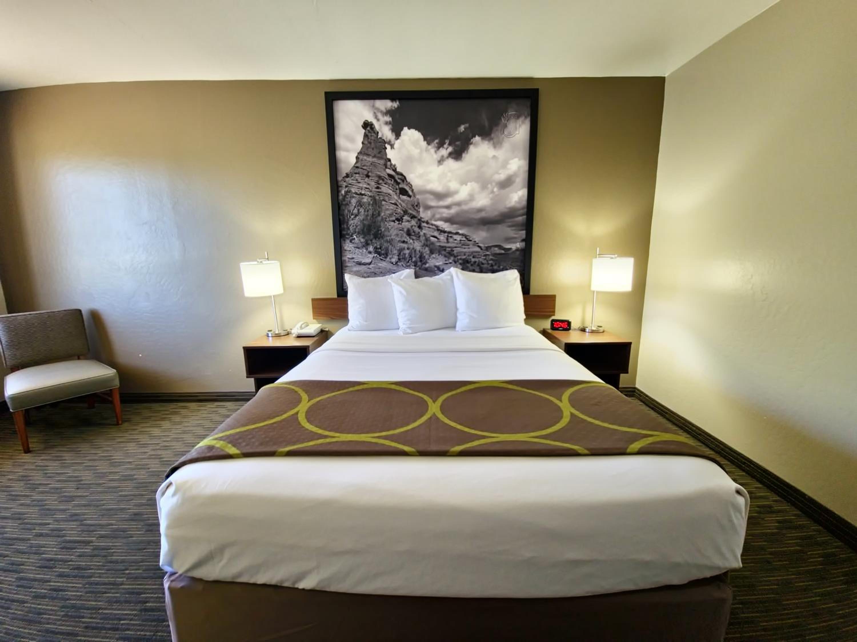 King Room - Non-Smoking - Photo 13