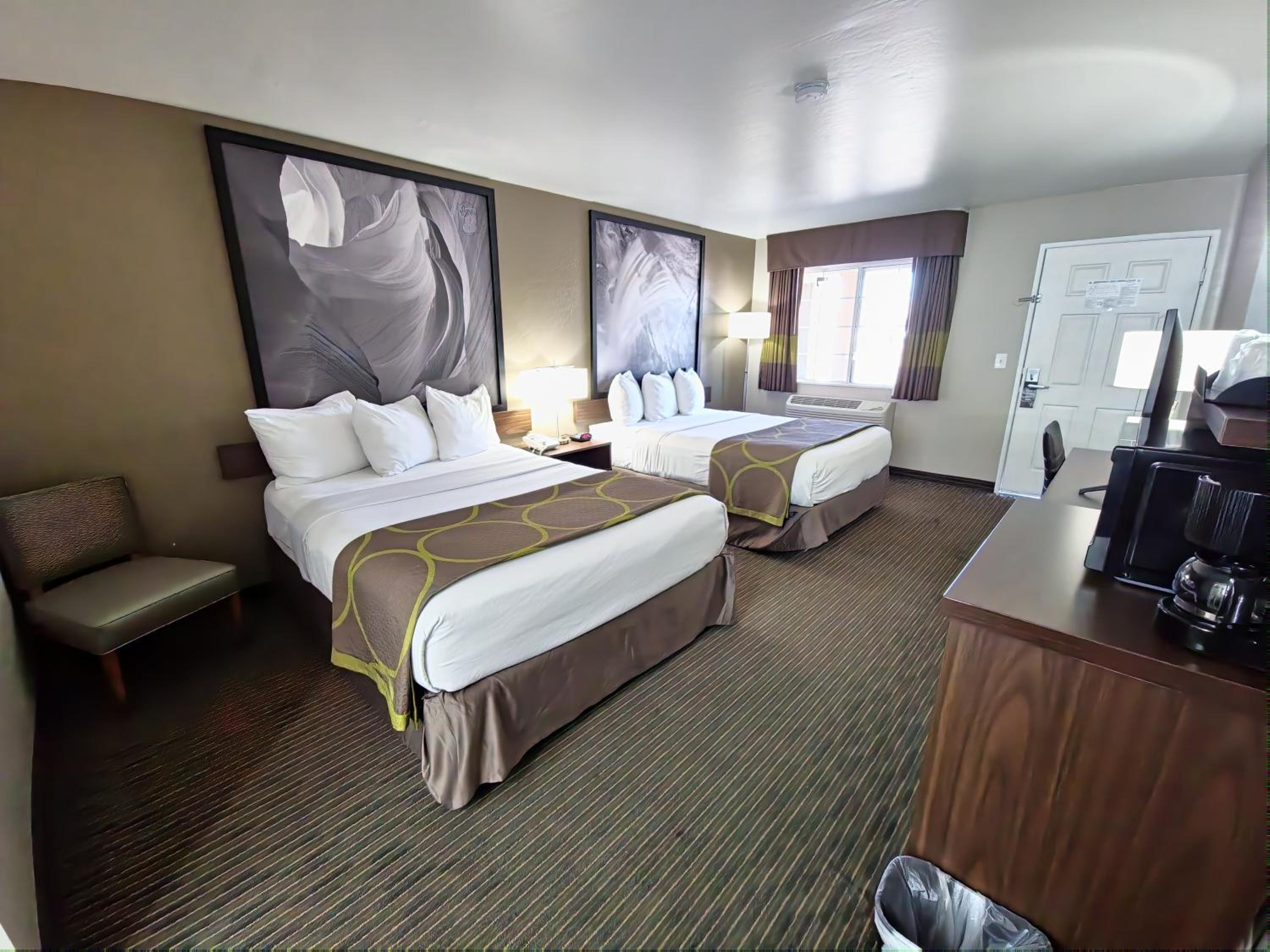 Studio Suite with Two King Beds - Non-Smoking - Photo 8