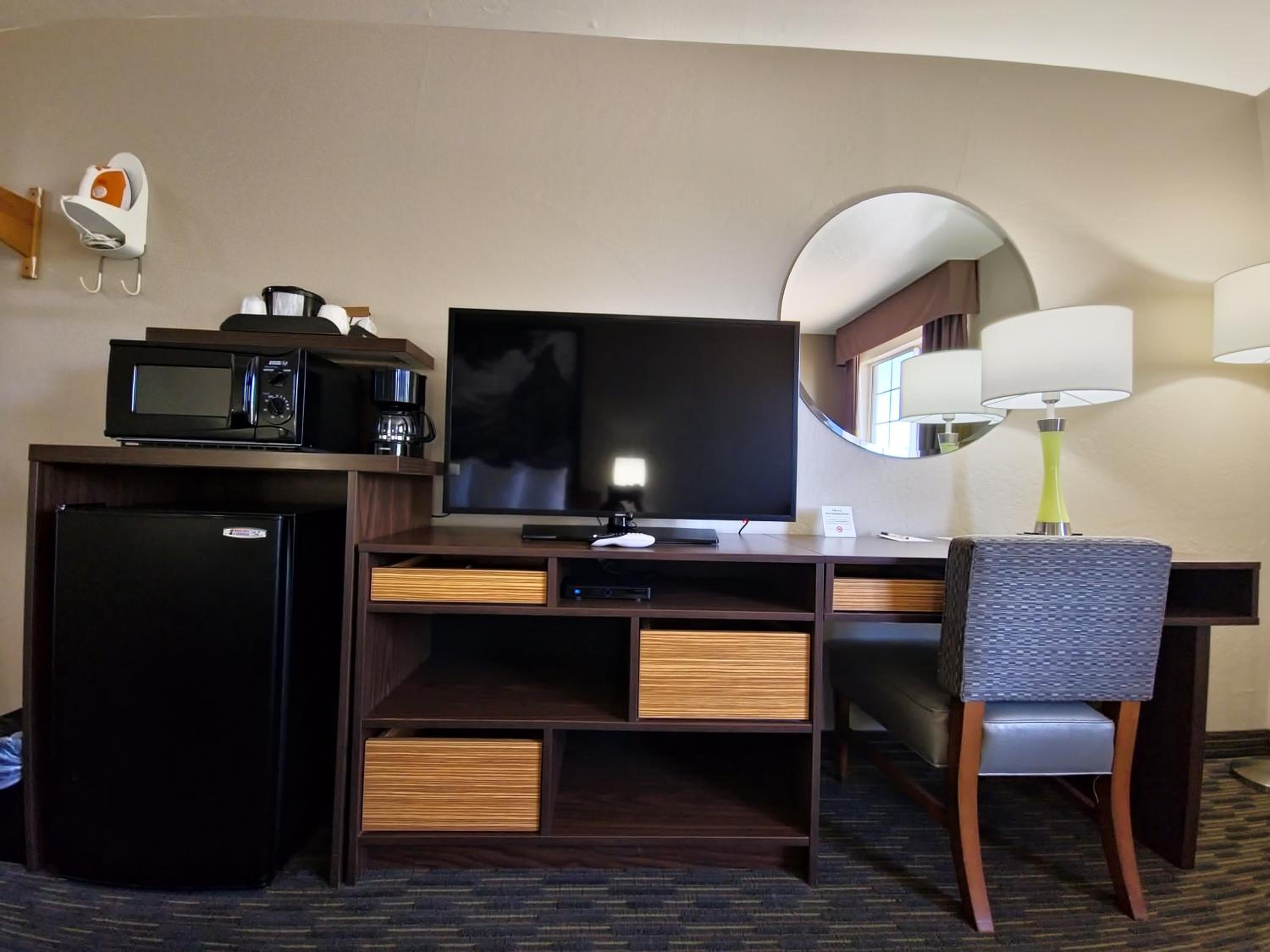 Studio Suite with Two King Beds - Non-Smoking - Photo 11