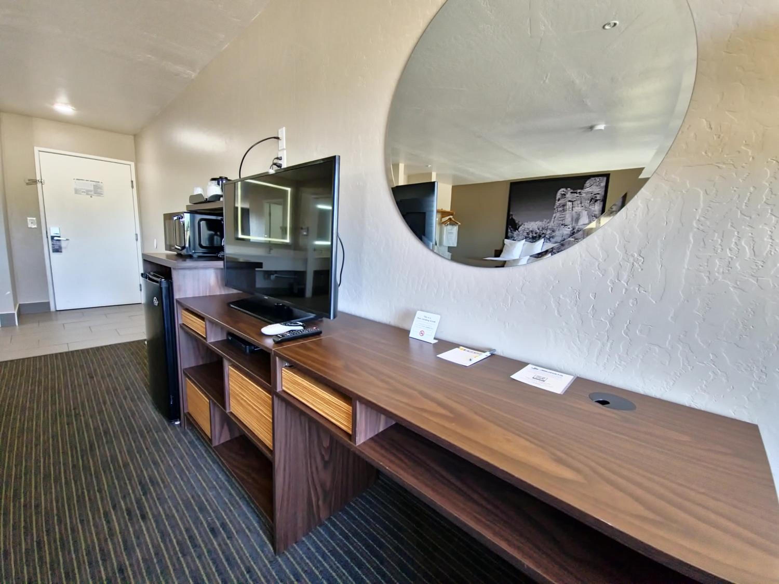 Studio Suite with Two King Beds - Non-Smoking - Photo 12