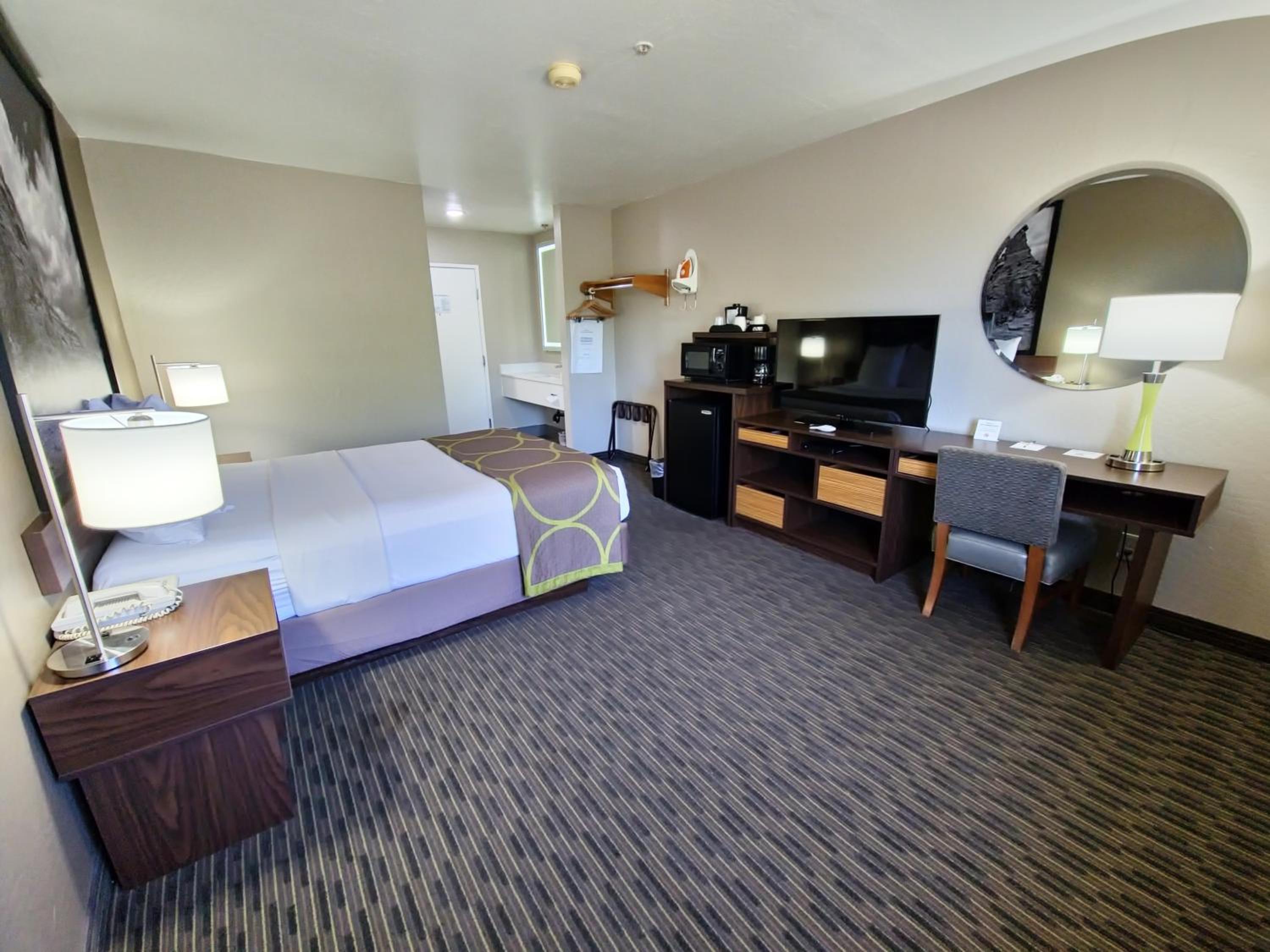 King Room - Non-Smoking - Photo 18
