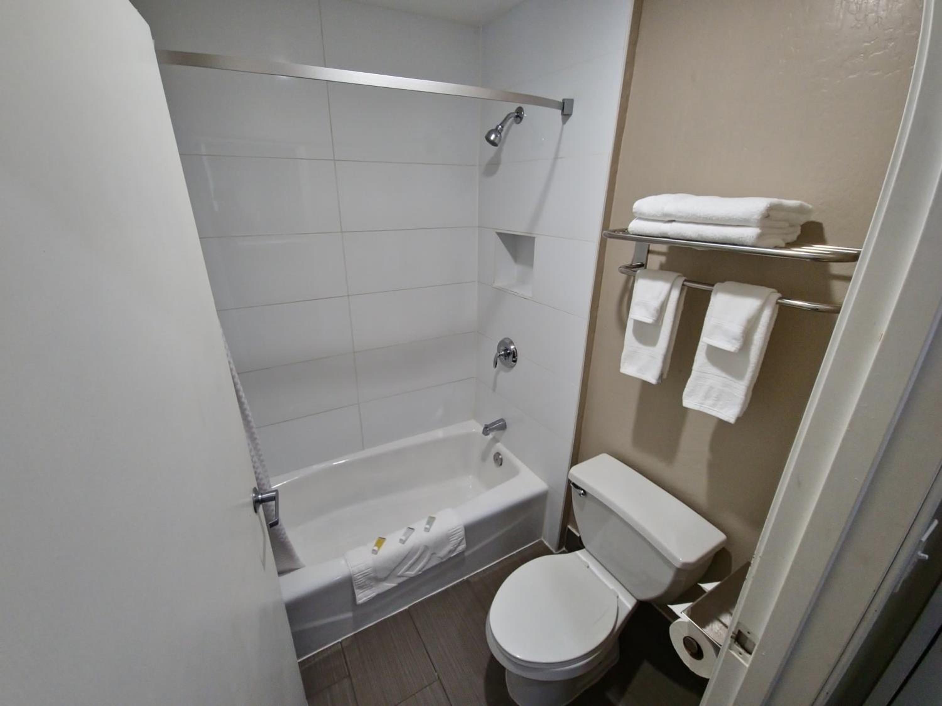 Studio Suite with Two King Beds - Non-Smoking - Photo 13