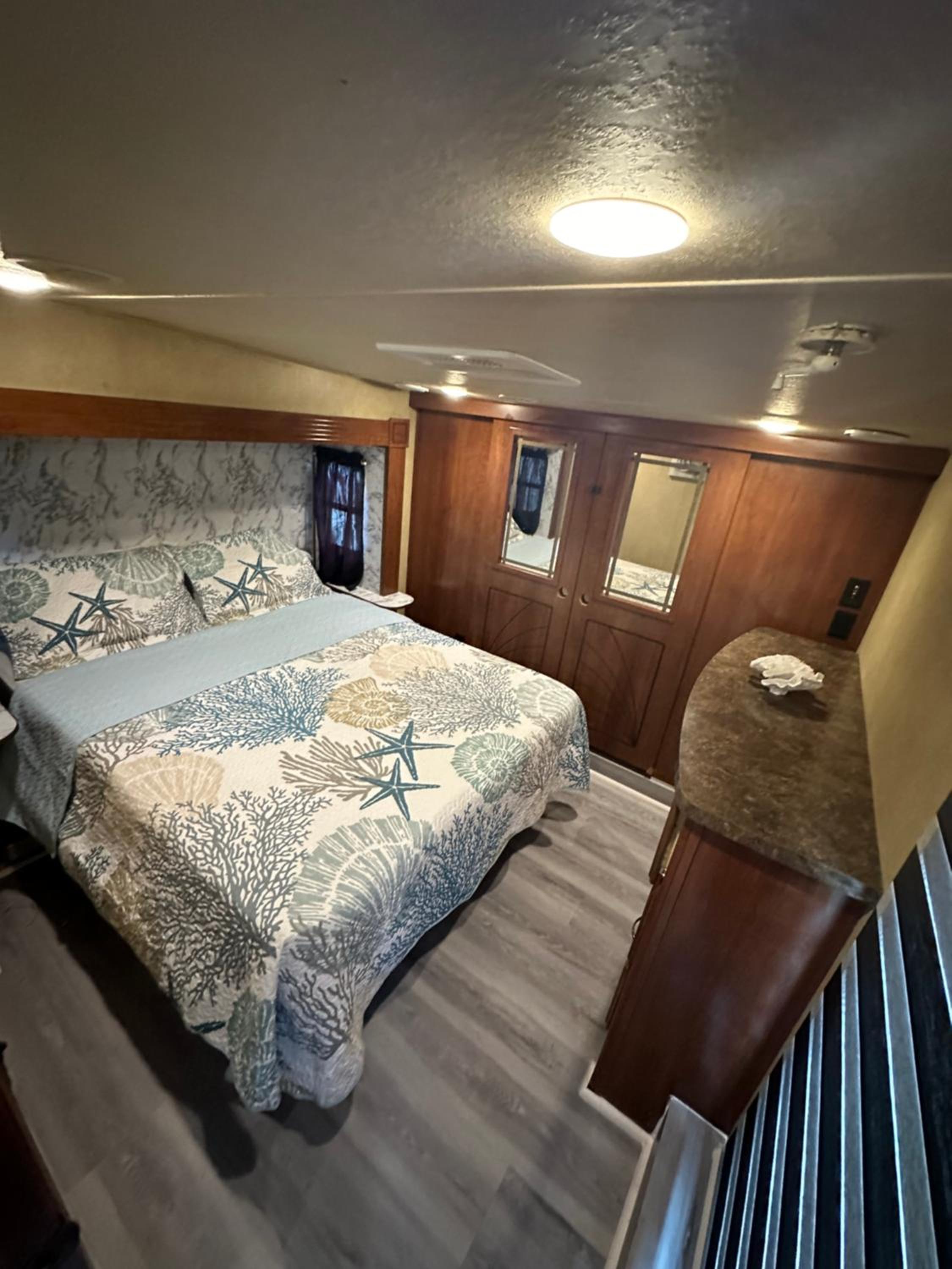 Mobile Home photo 3