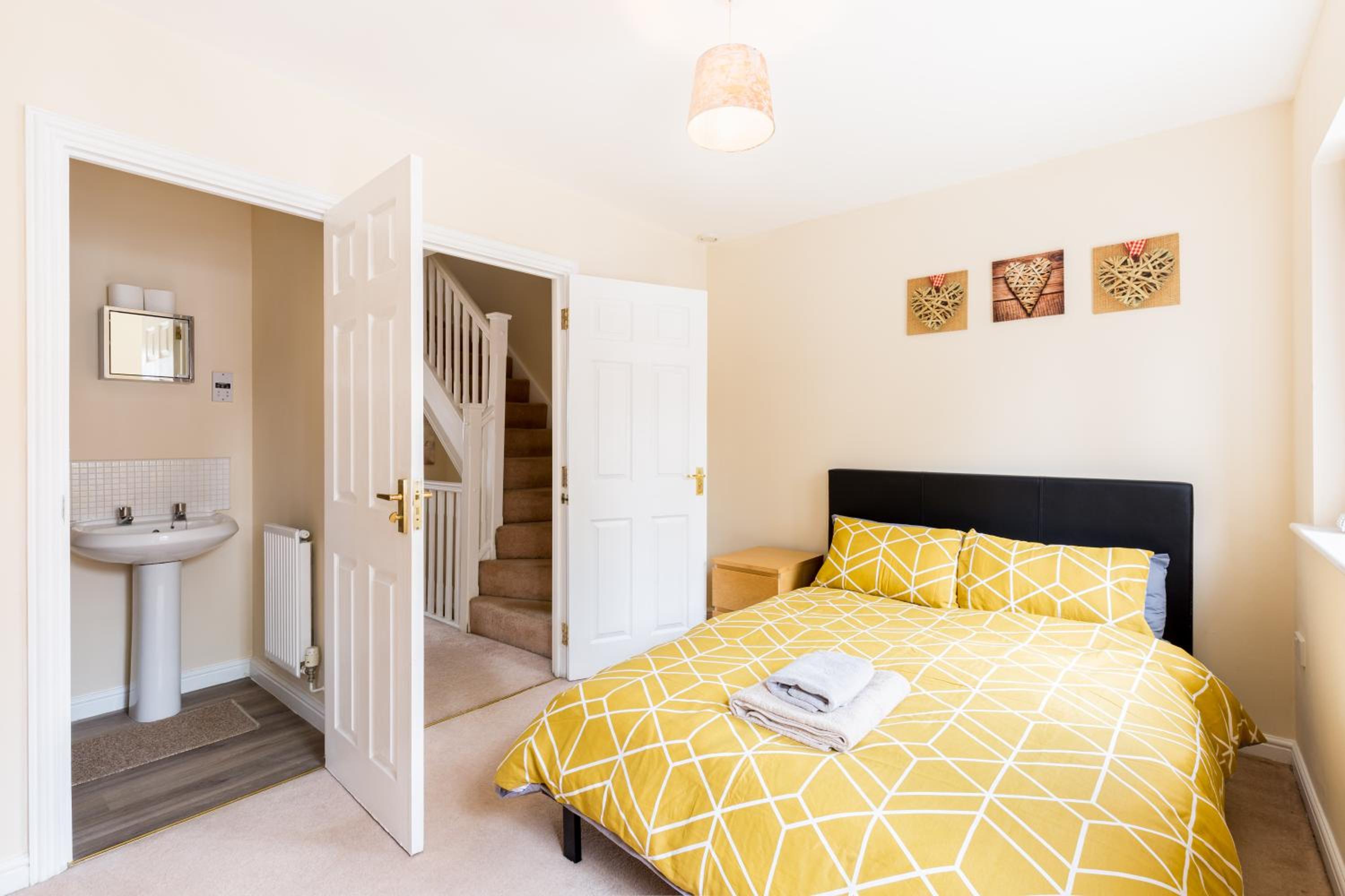 Four-Bedroom House photo 2