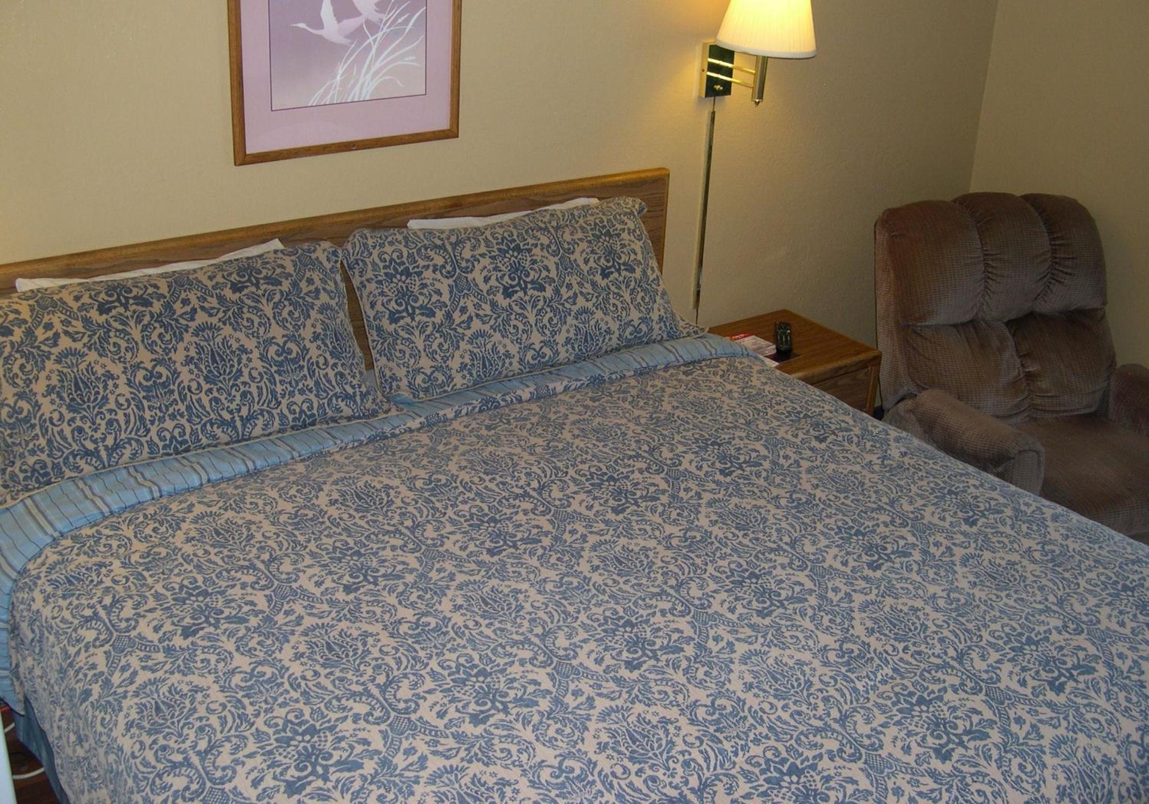 King Room - Non-Smoking - Photo 2