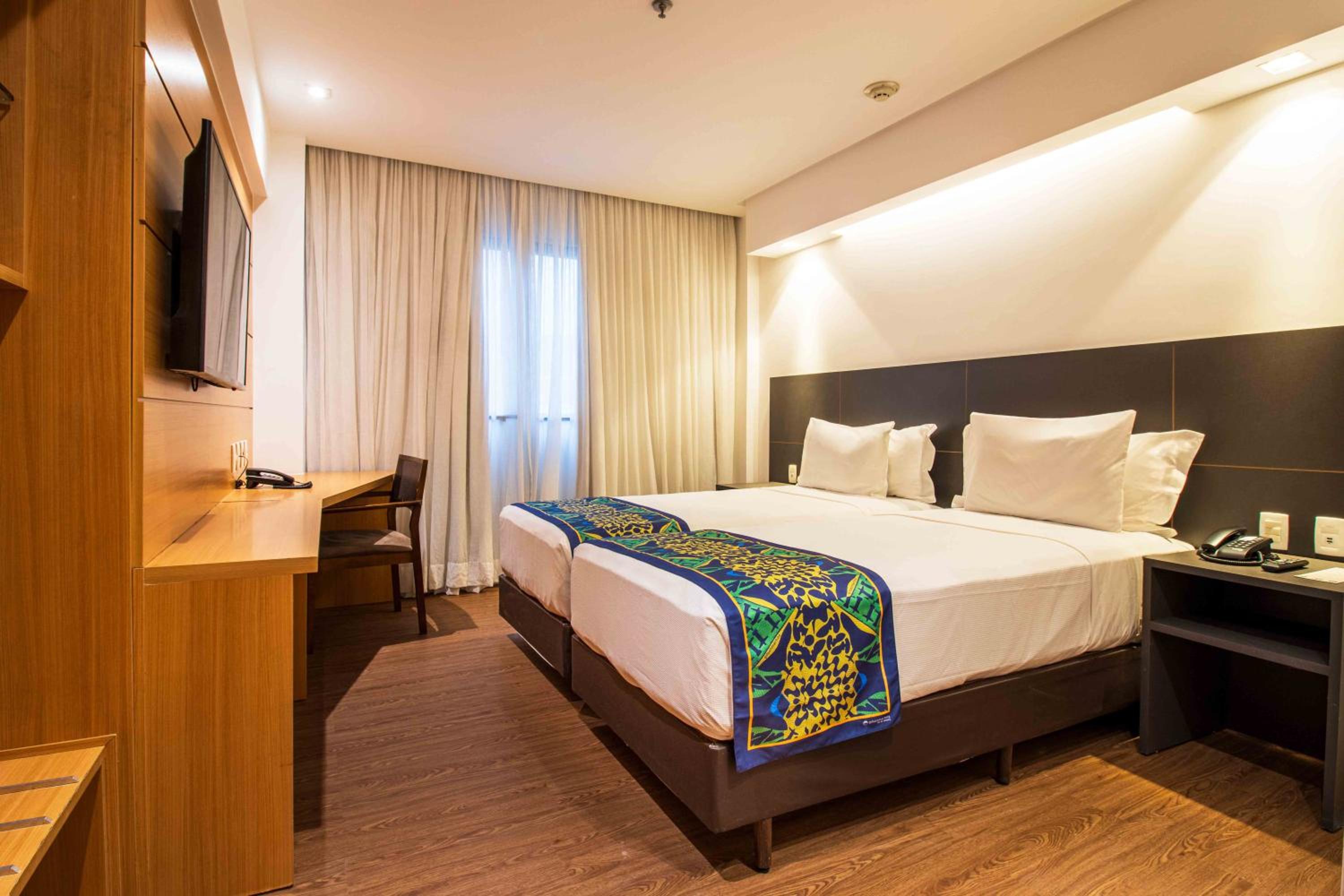 Standard Twin Room thumbnail 5