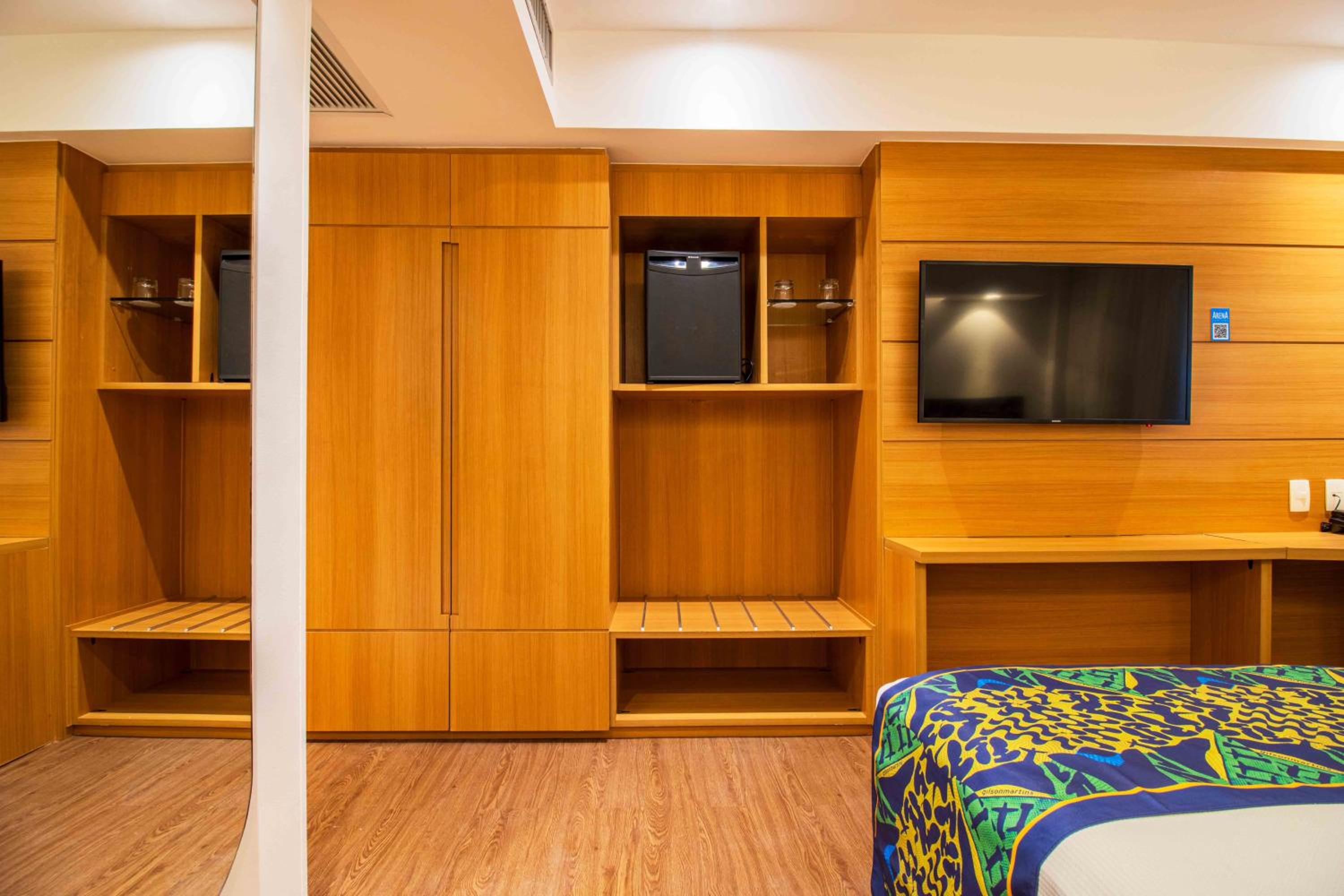 Superior Twin Room with Side Sea View