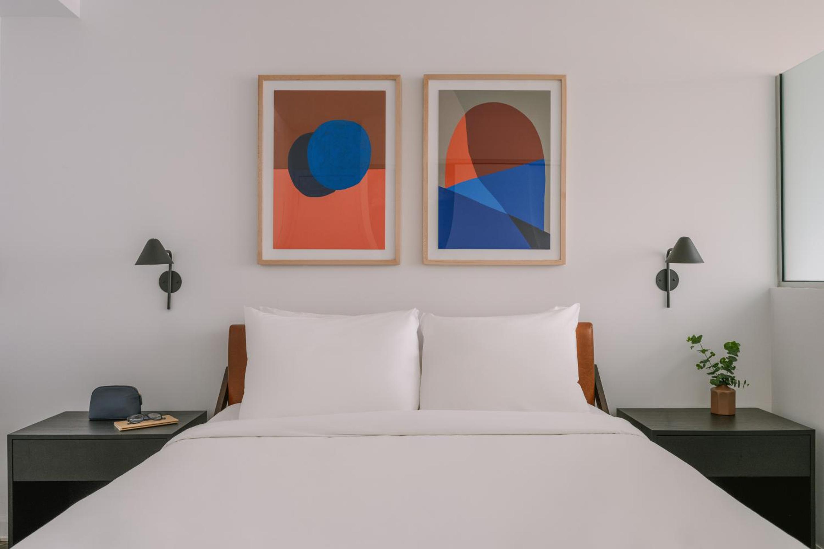 Two-Bedroom Apartment with Two Queen Beds photo 2