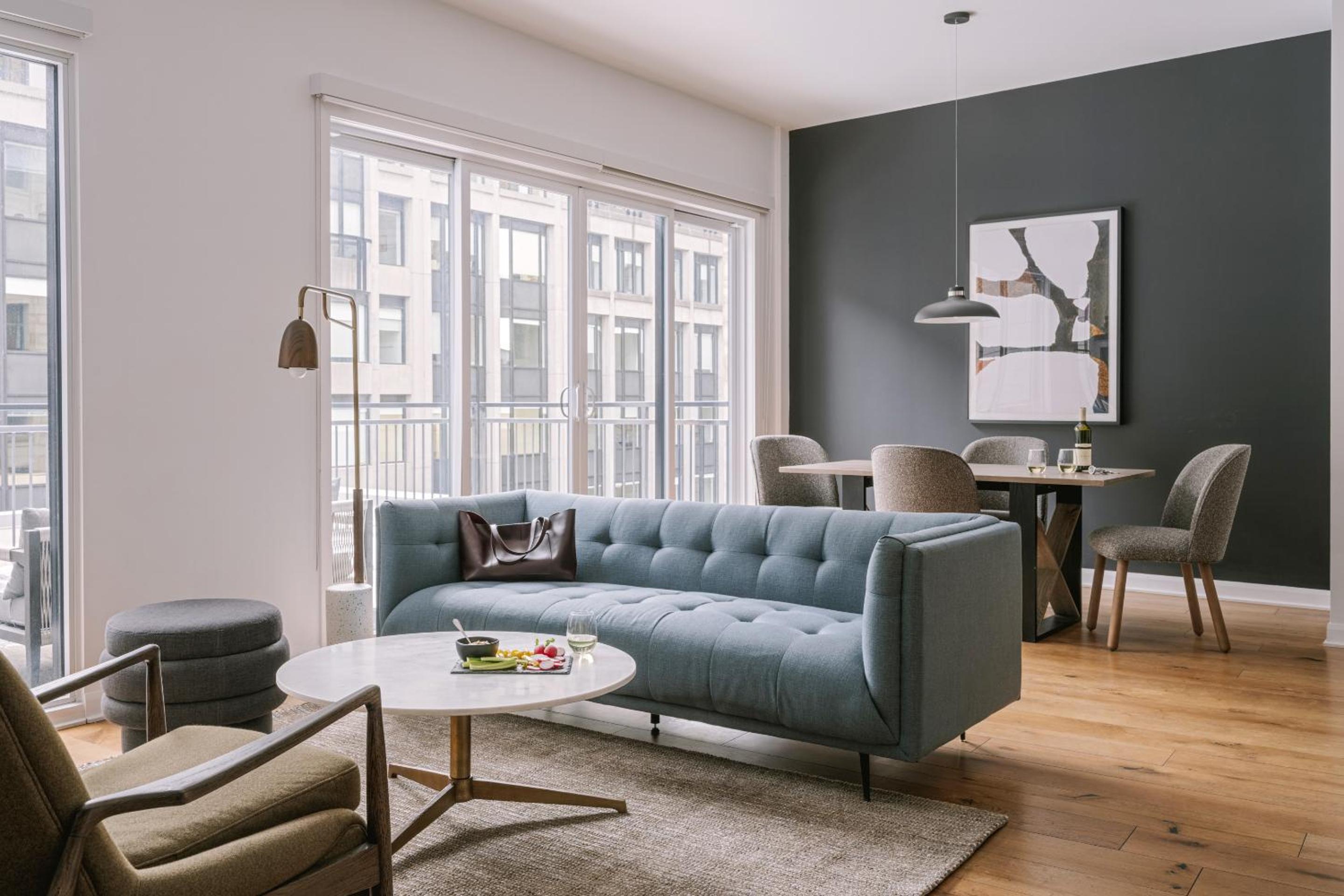 Three-Bedroom Premium Apartment with Balcony photo 1