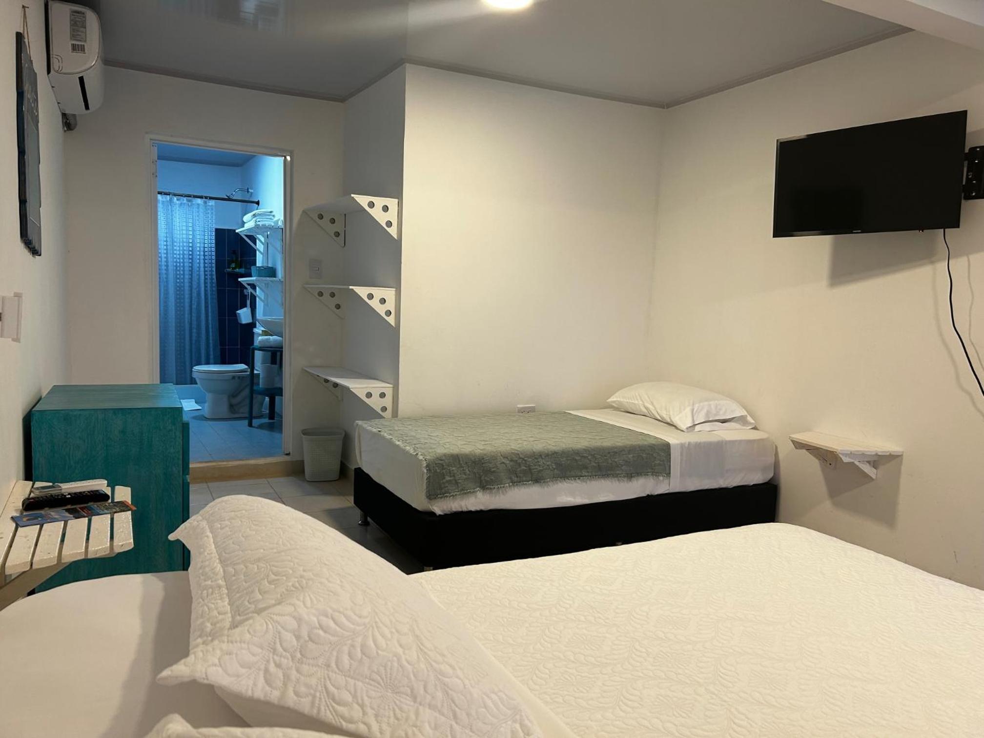 Standard Queen Room photo 2