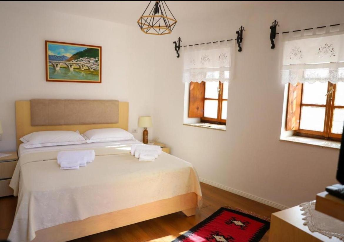Double Room with Private Bathroom photo 1