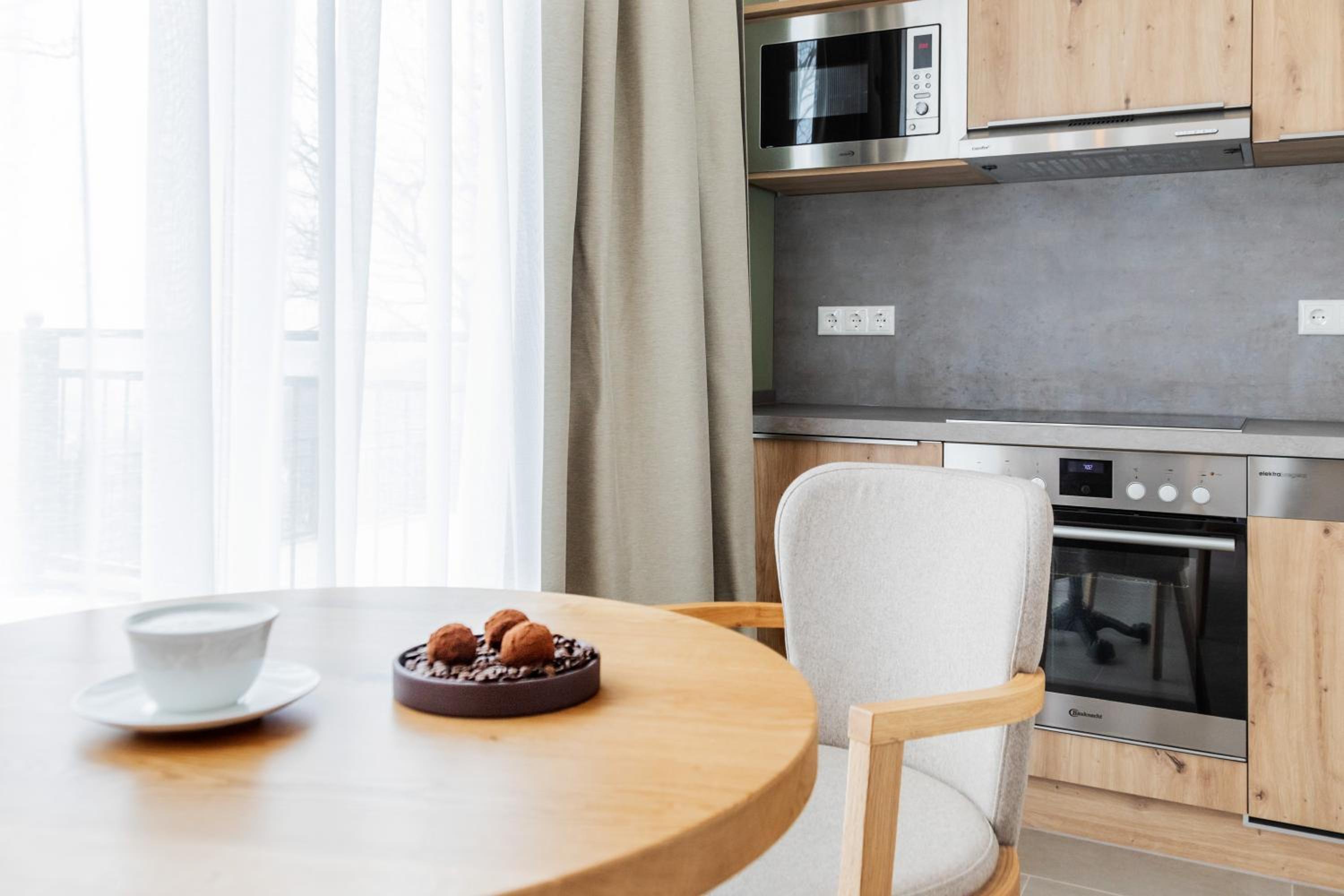 Apartment with Terrace - Photo 4