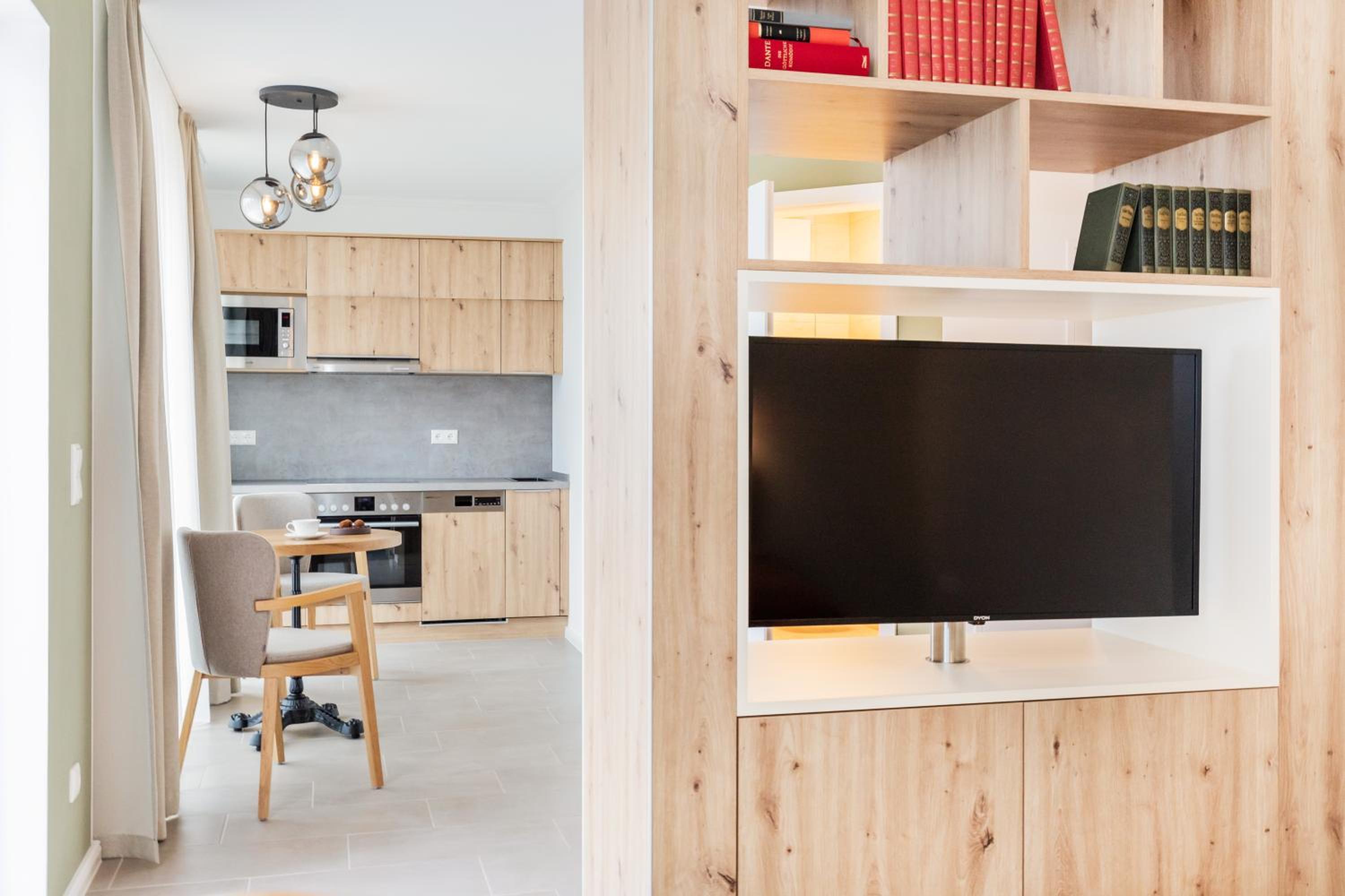 Apartment with Terrace - Photo 2