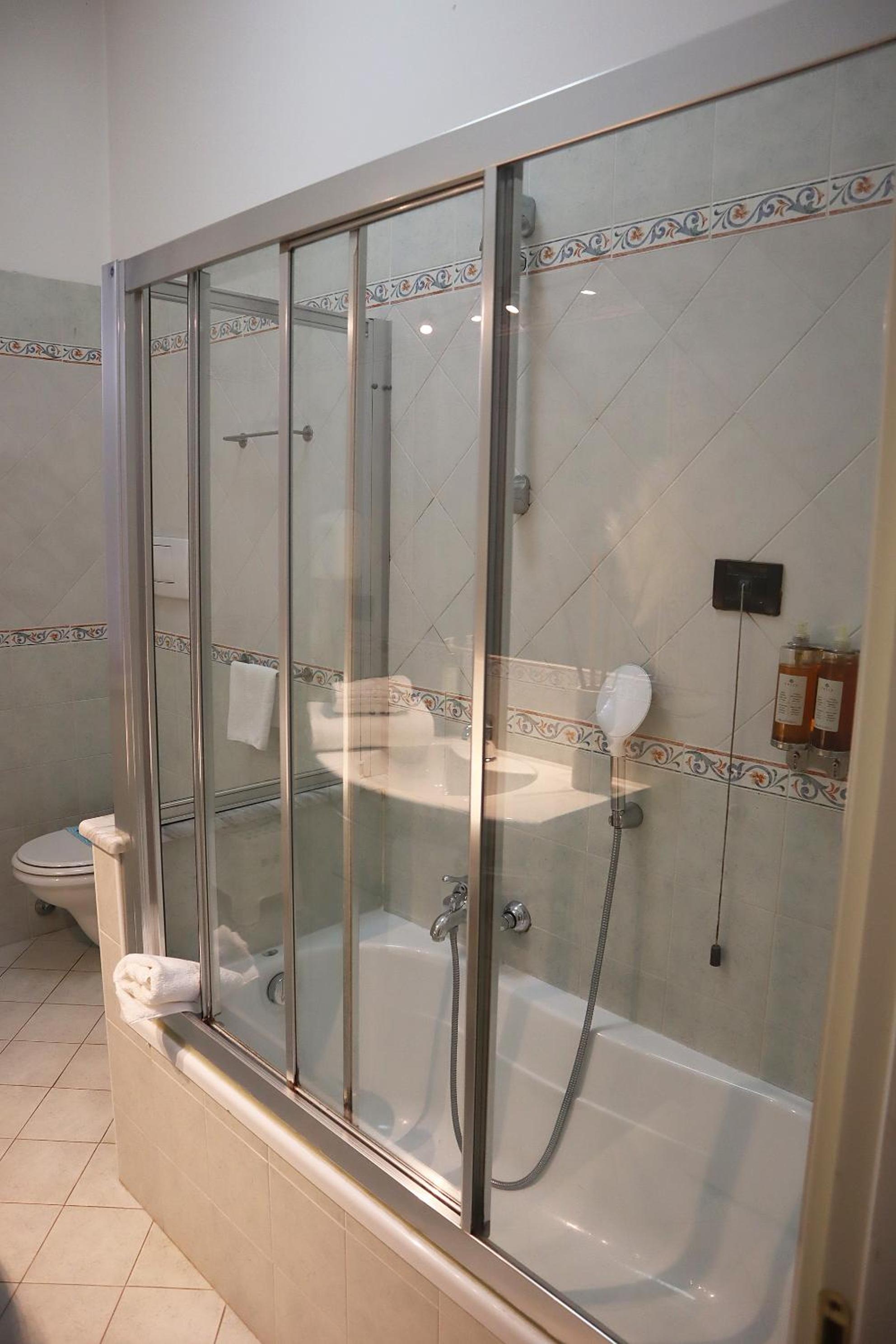 Twin Room with Terrace - Photo 3