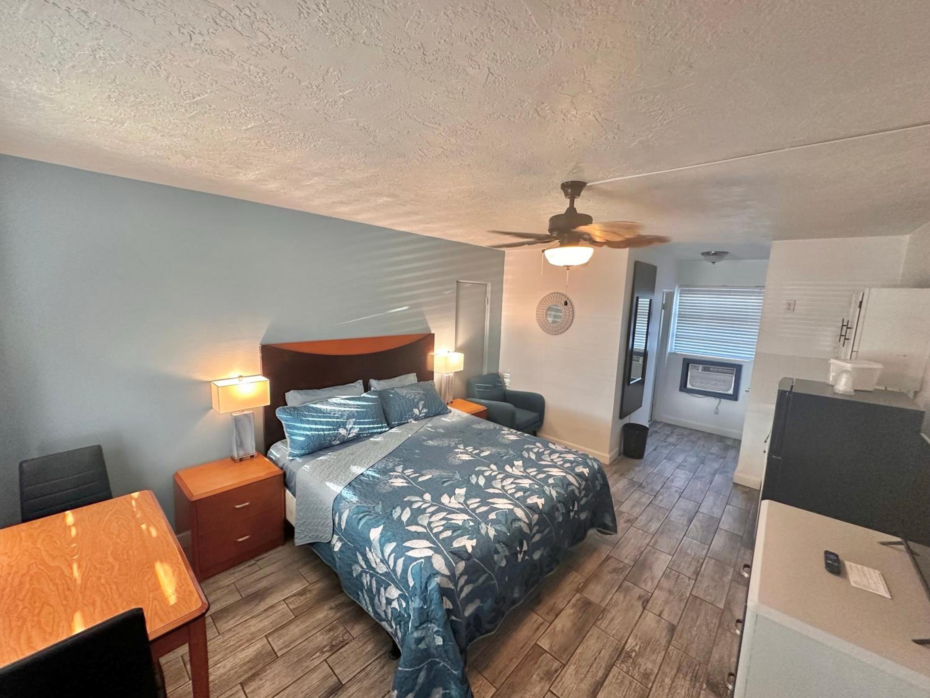 Standard King Room photo 1