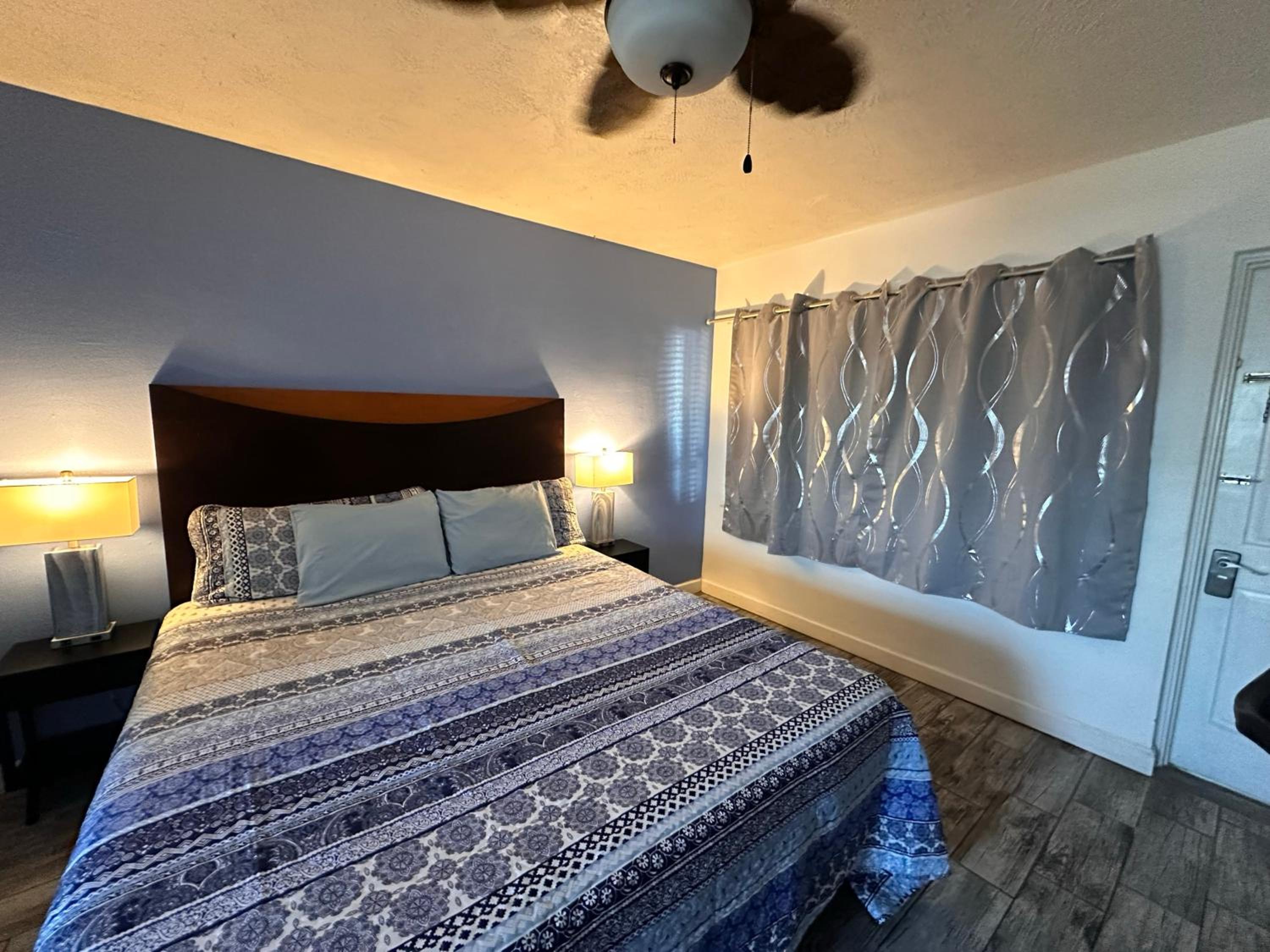 Standard King Room photo 3