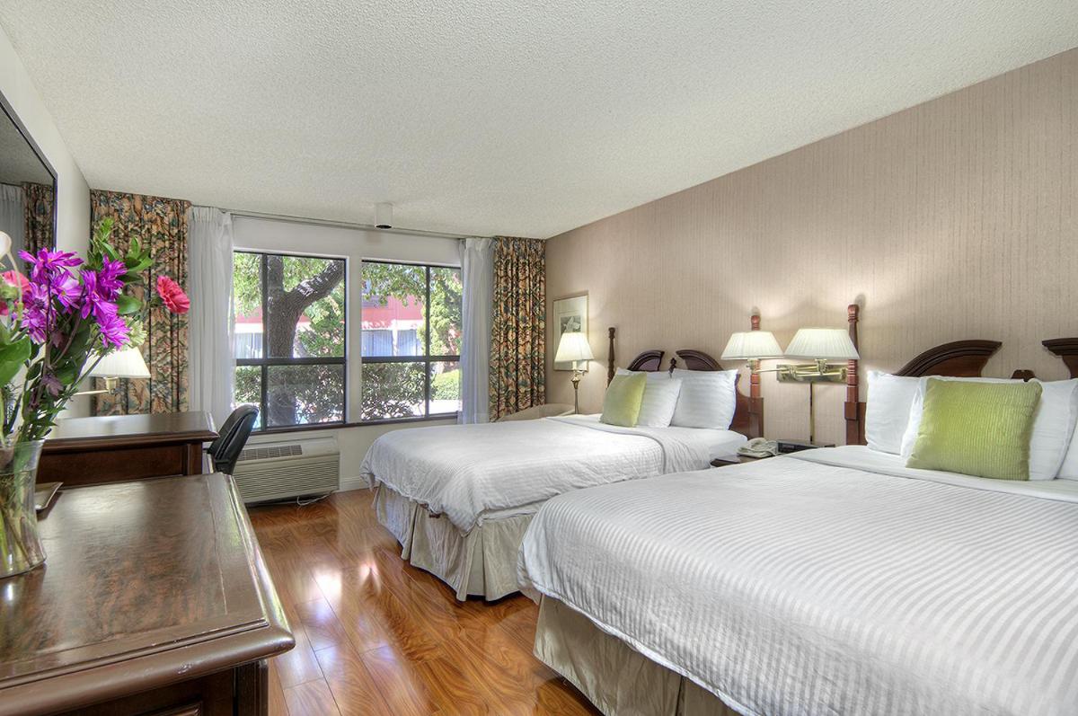 Room with Two Queen Beds - Photo 1