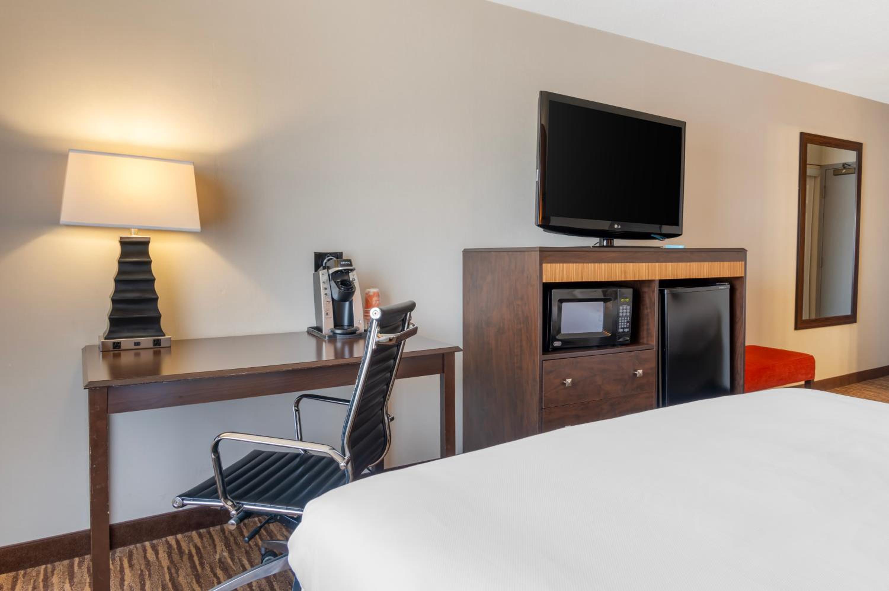 Queen Room with 2 Queen Beds - Non Smoking photo 2