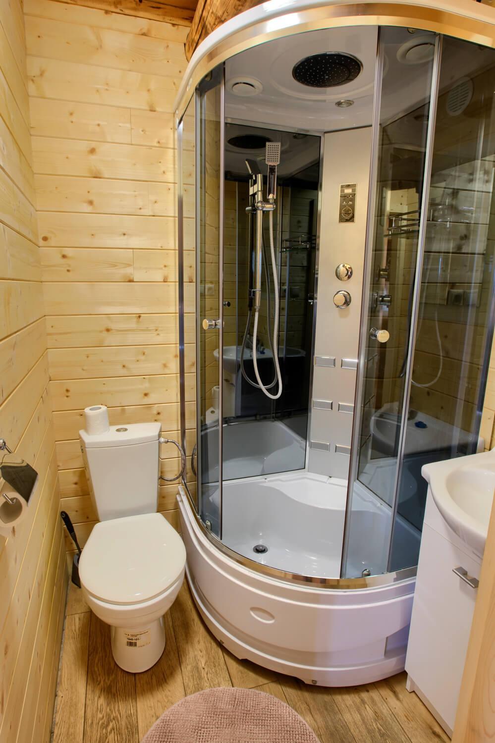 Apartment with Shower