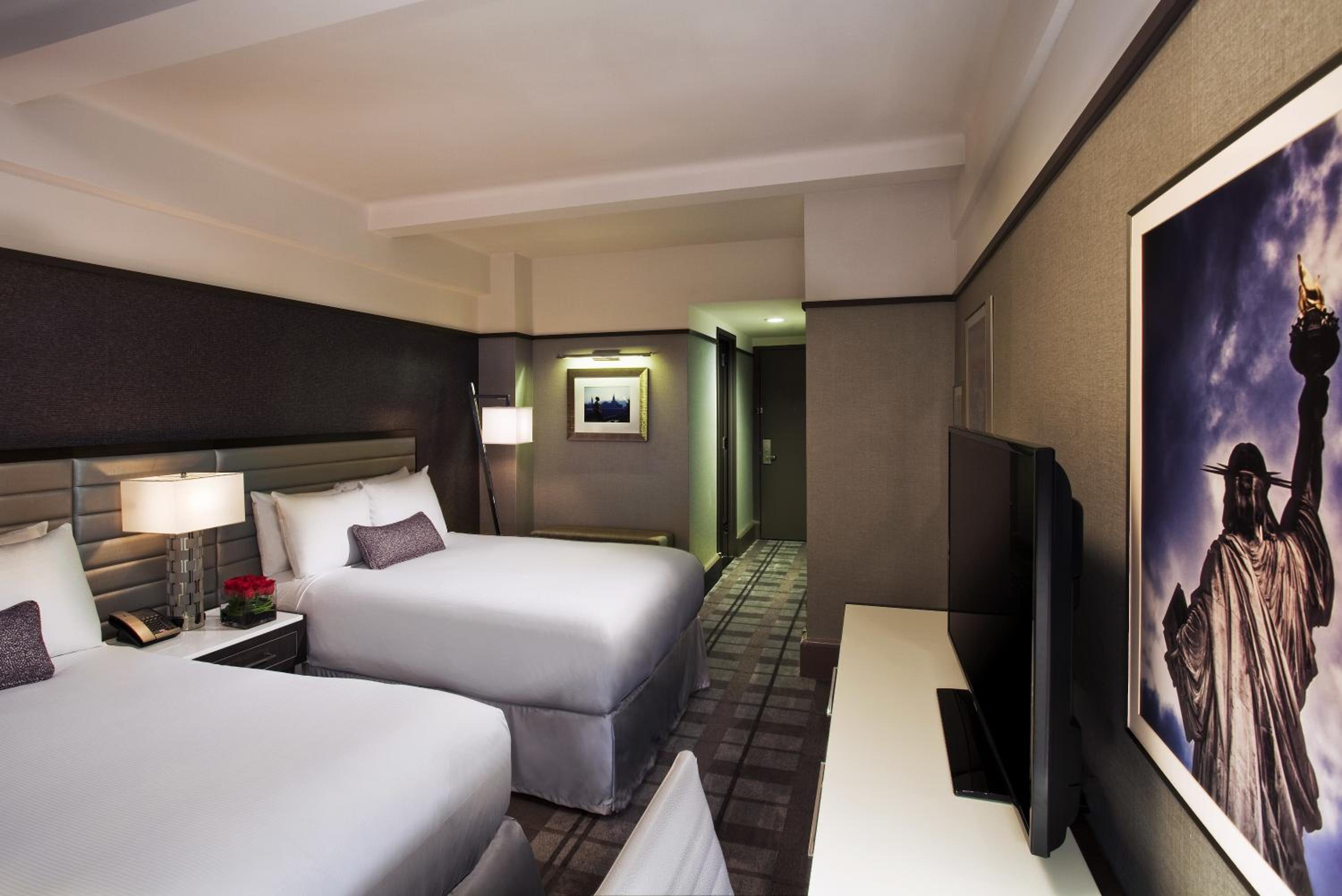 Classic Room with Two Double Beds photo 2