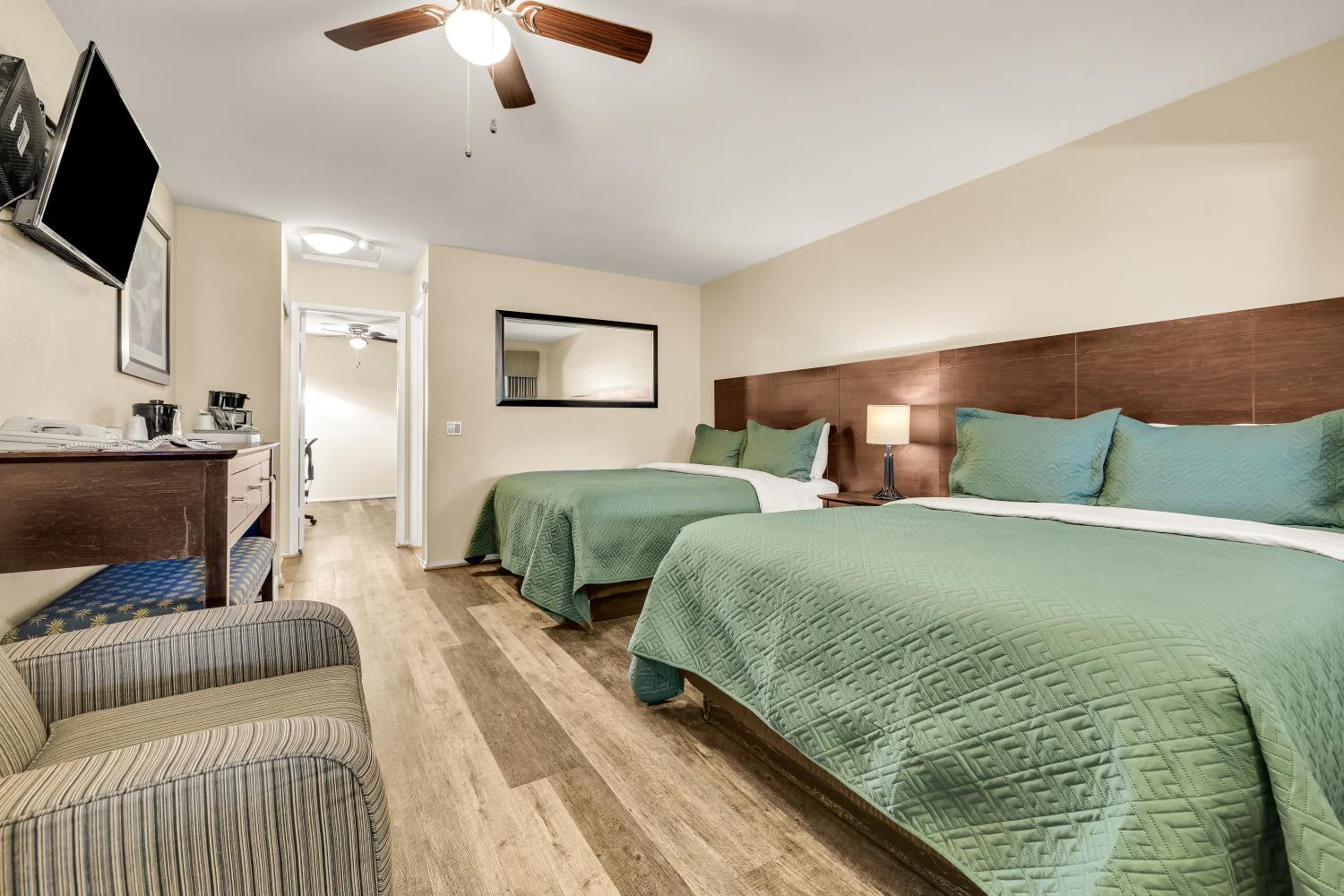 Deluxe Family Room