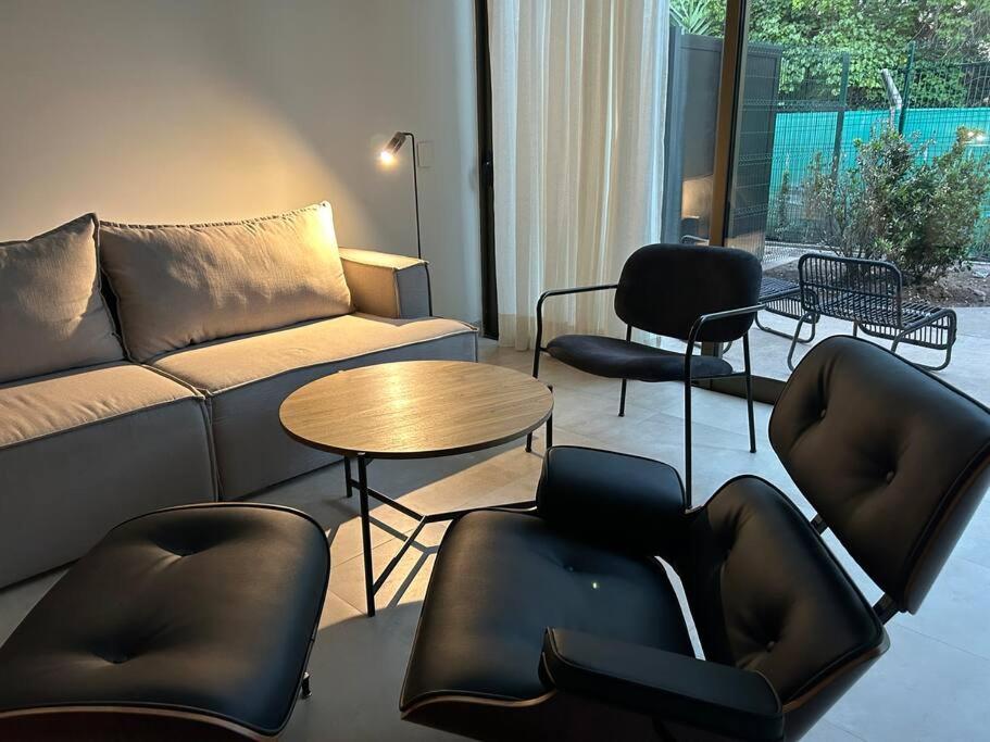 One-Bedroom Apartment photo 2