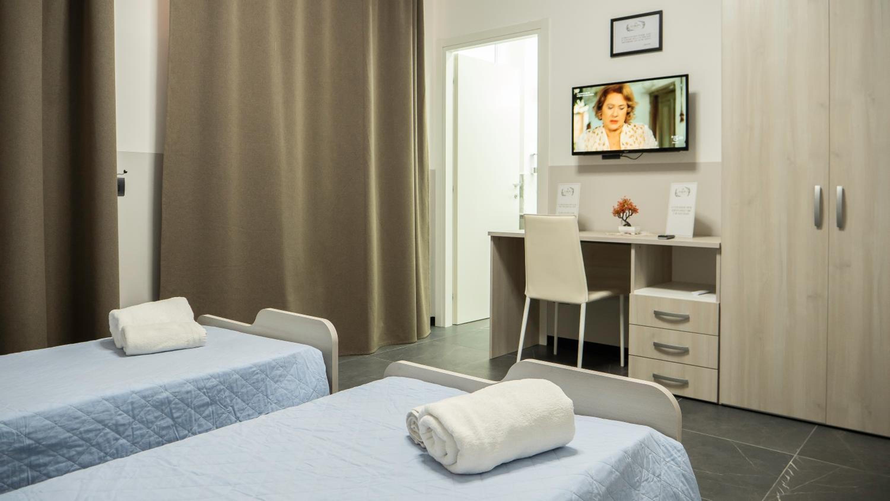Large Double or Twin Room
