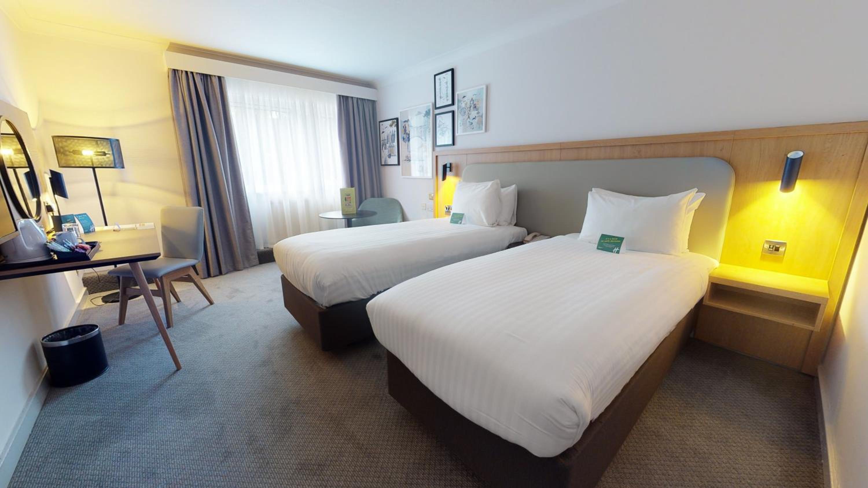 Standard Room with Two Single Beds - Photo 1