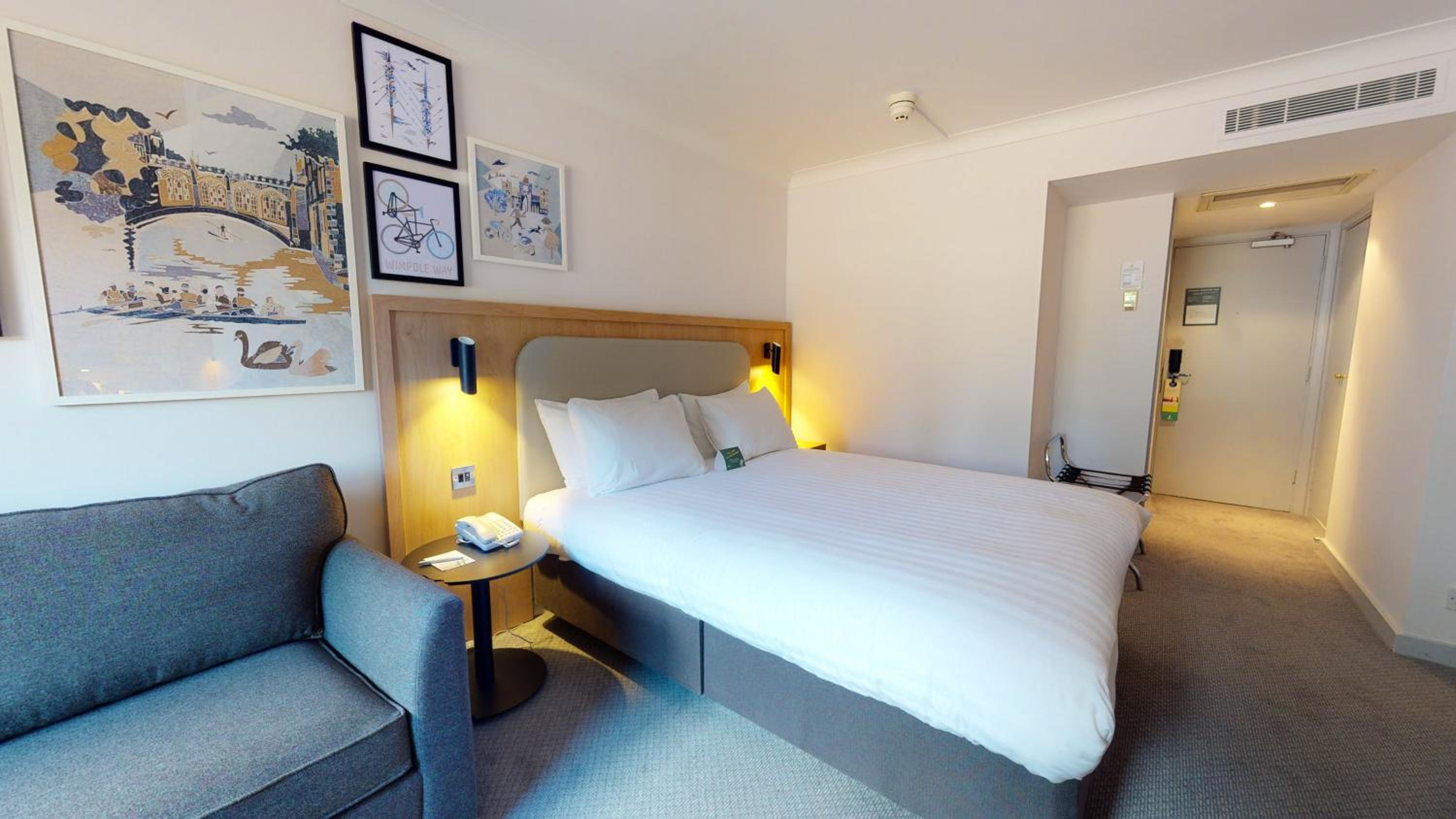 King Room with Sofa Bed - Photo 5