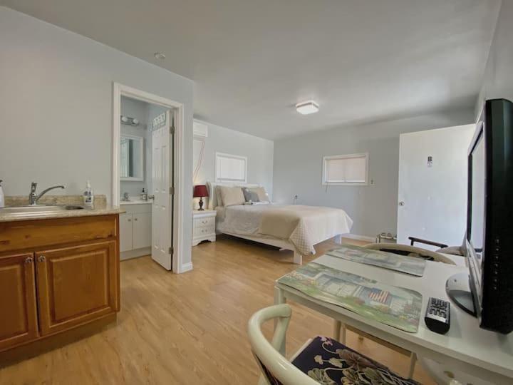 One-Bedroom House photo 3