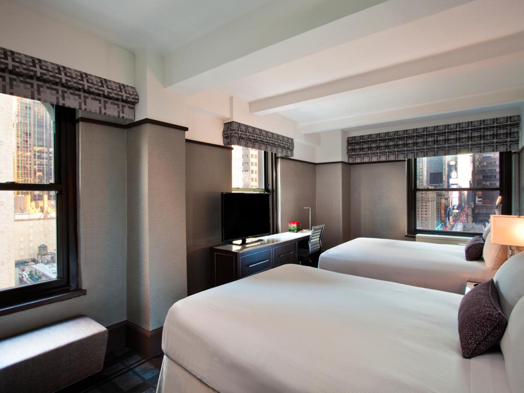 Premier Two Queen Room photo 2