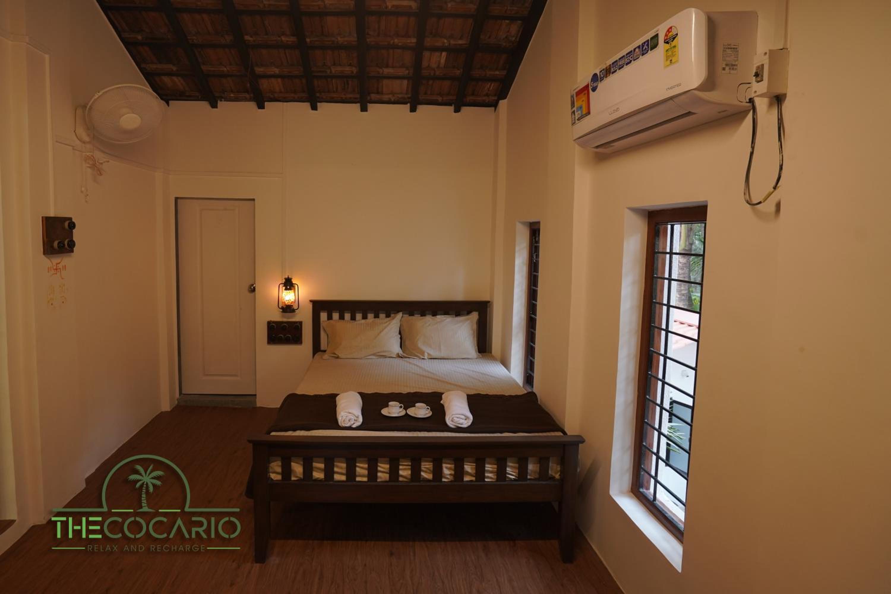Deluxe Double Room (2 Adults + 1 Child) - Photo 4
