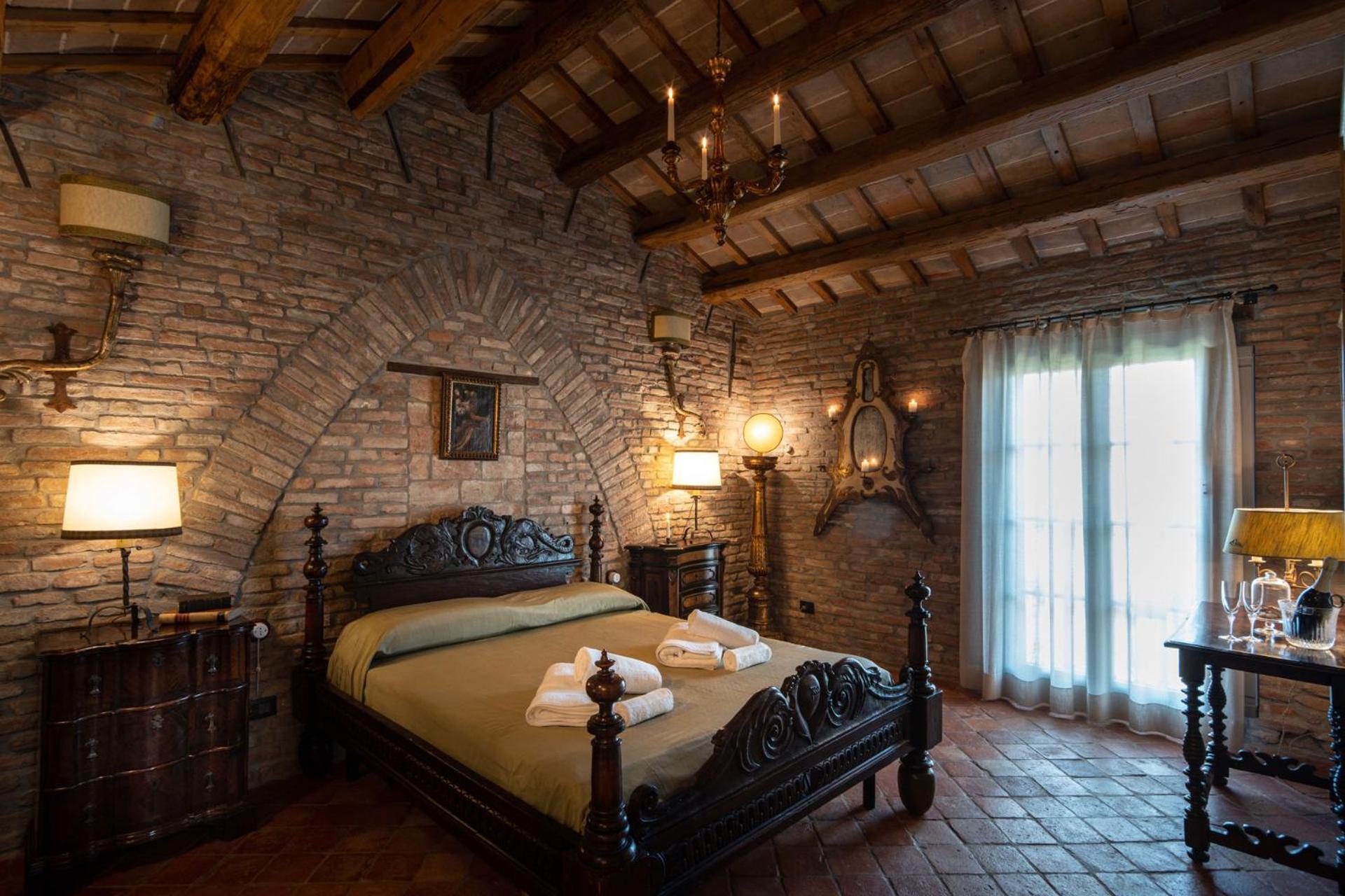 Suite - Photo 1