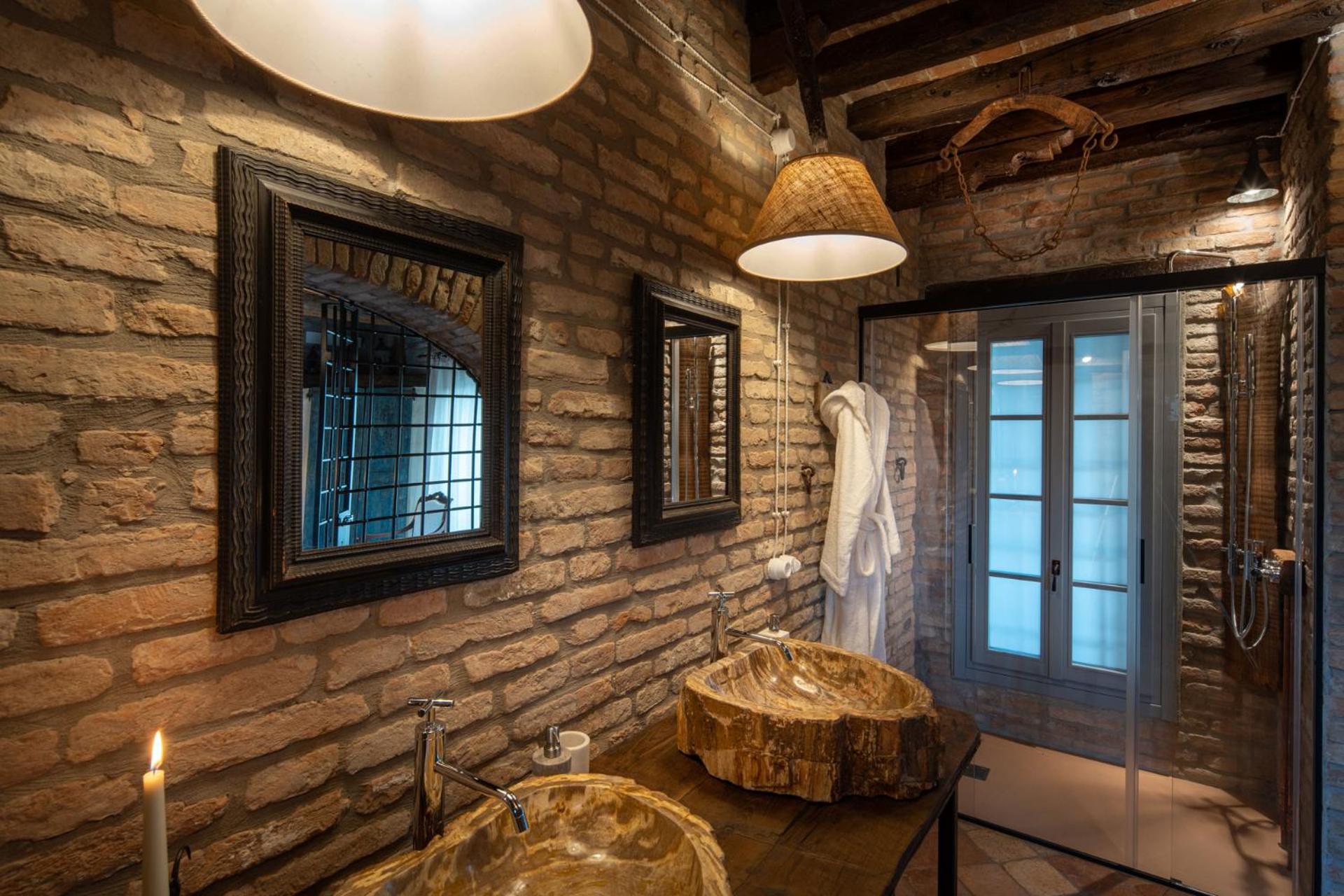 Superior Suite - Photo 2