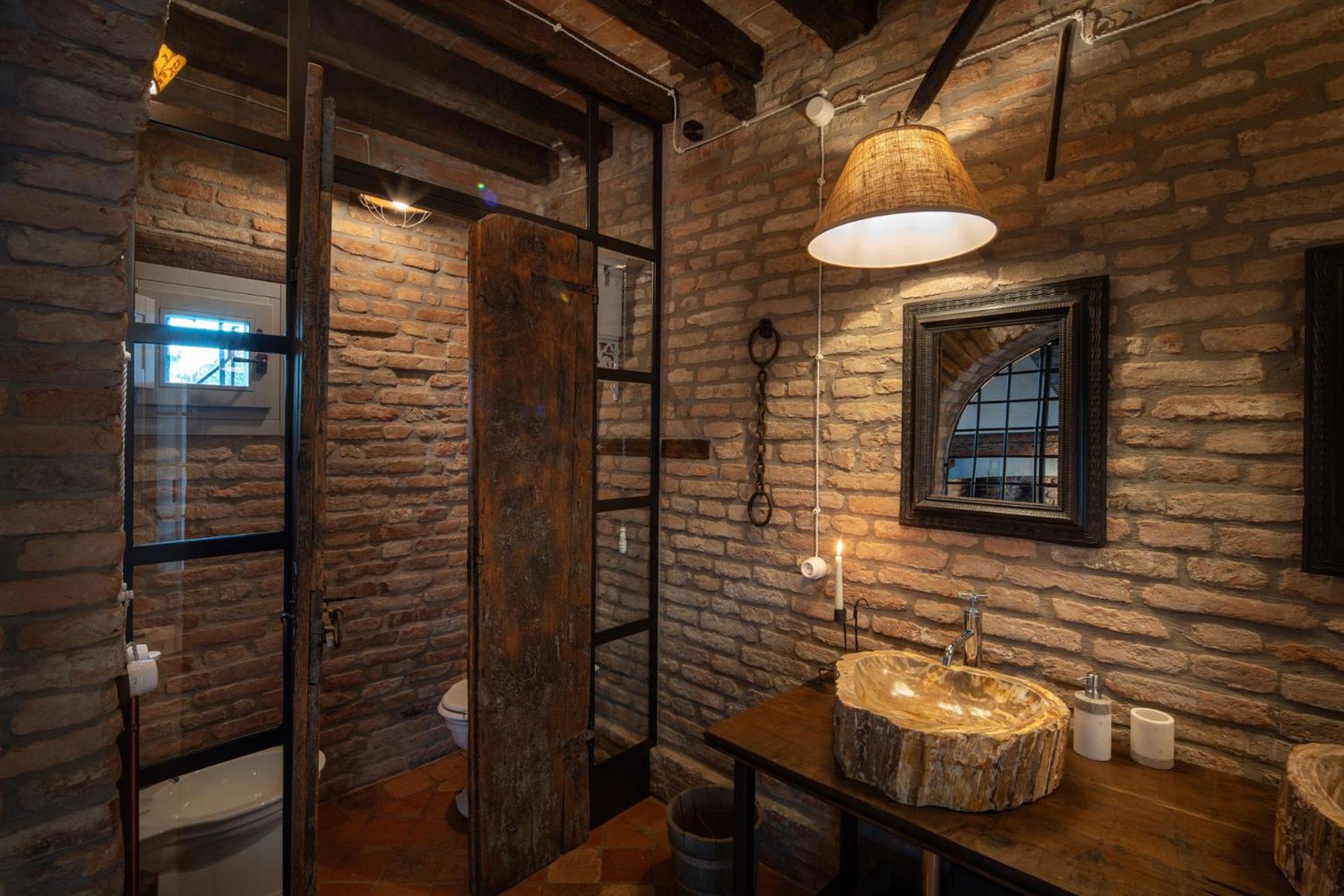 Superior Suite - Photo 7