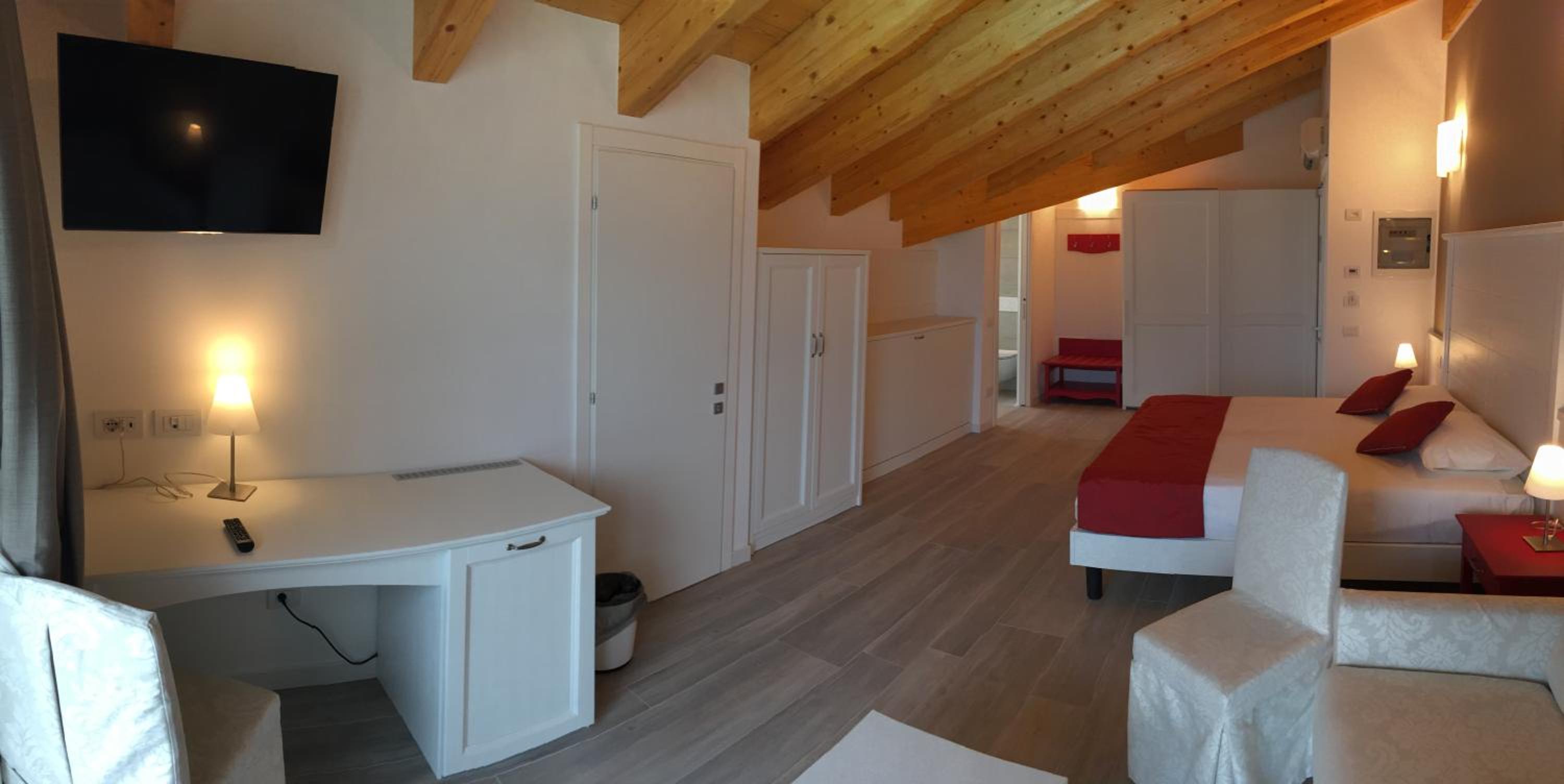 Junior Suite with Lake View