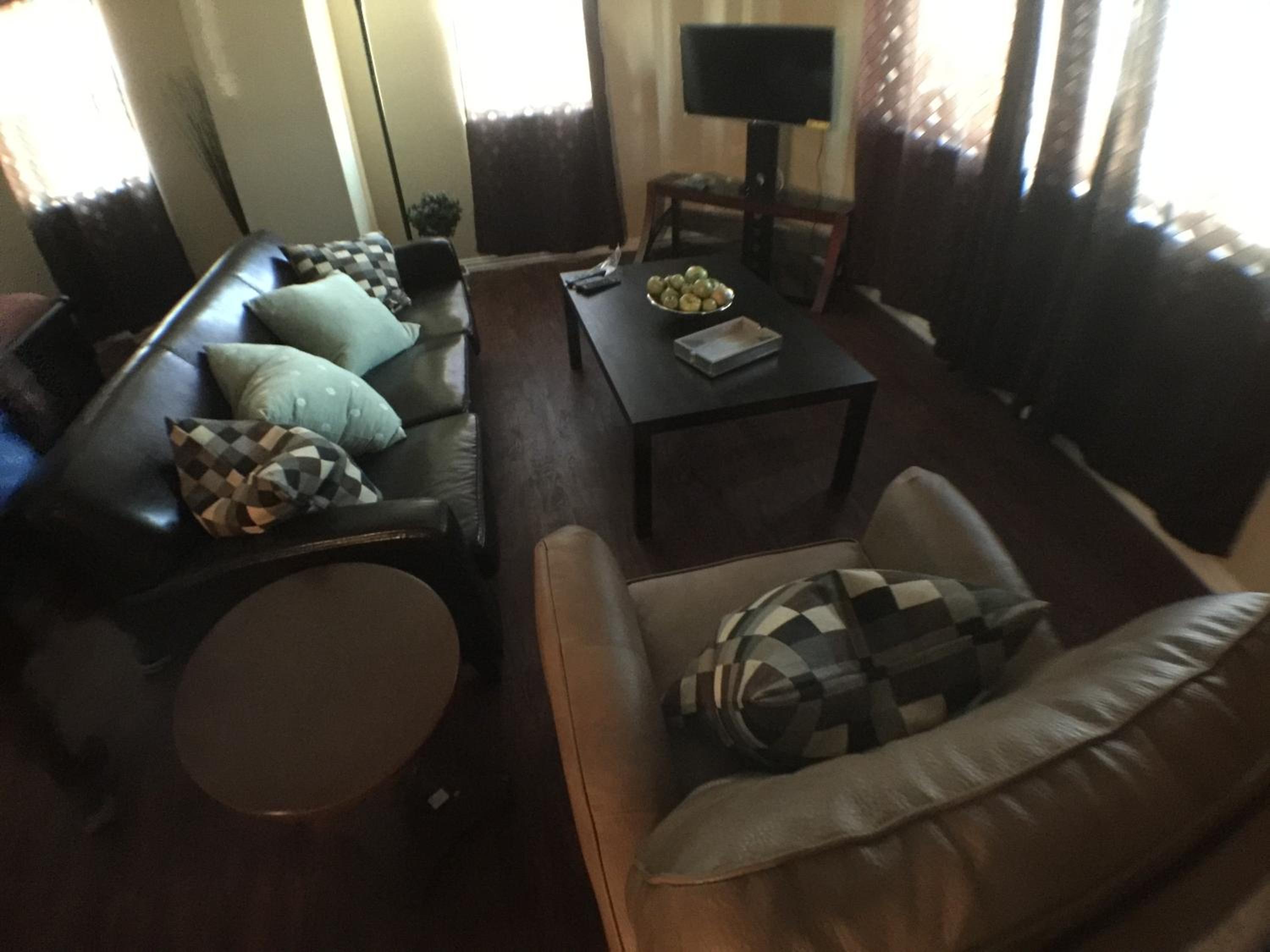 Deluxe Queen Suite - Photo 11