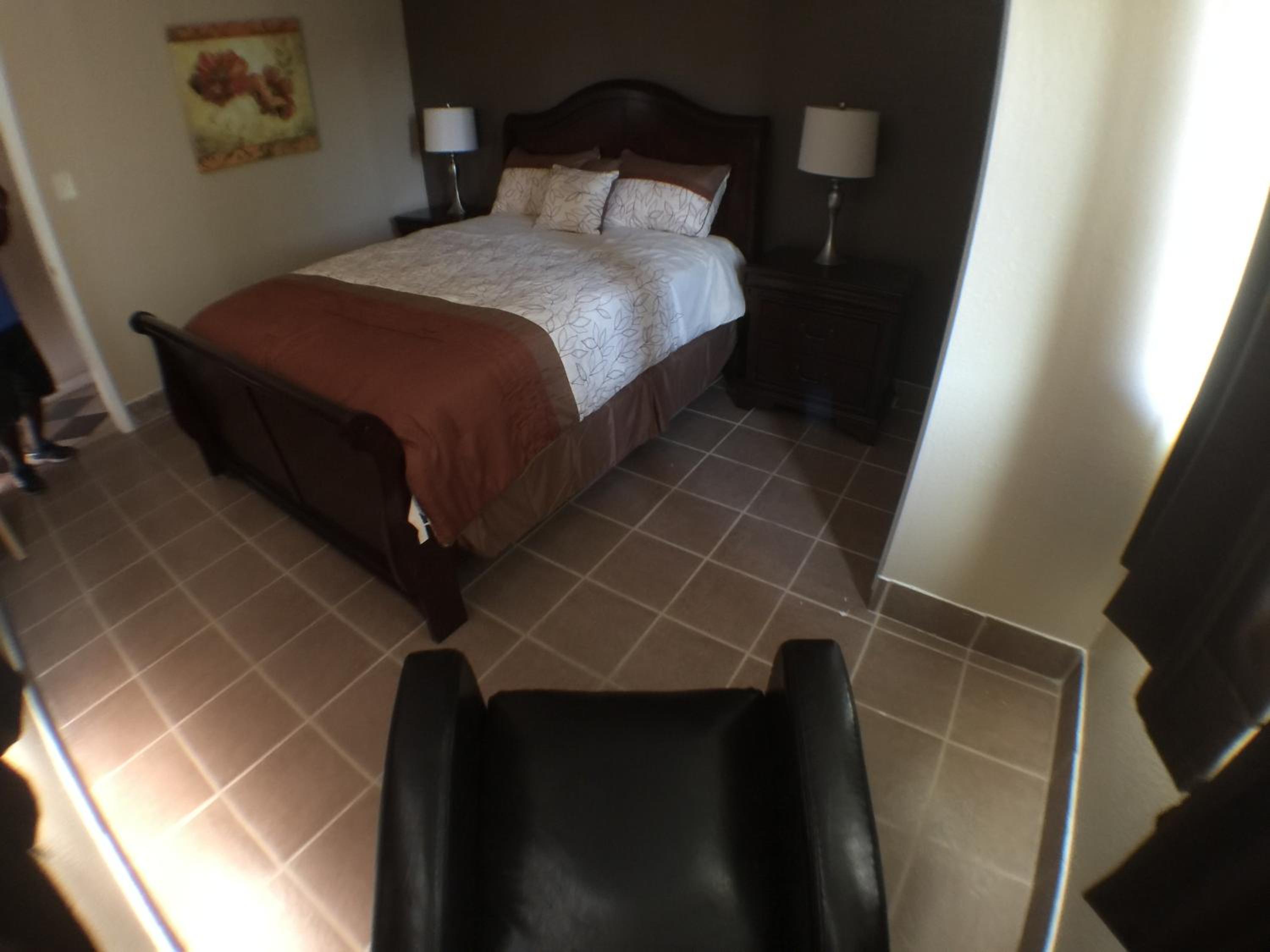 Deluxe Queen Suite - Photo 2