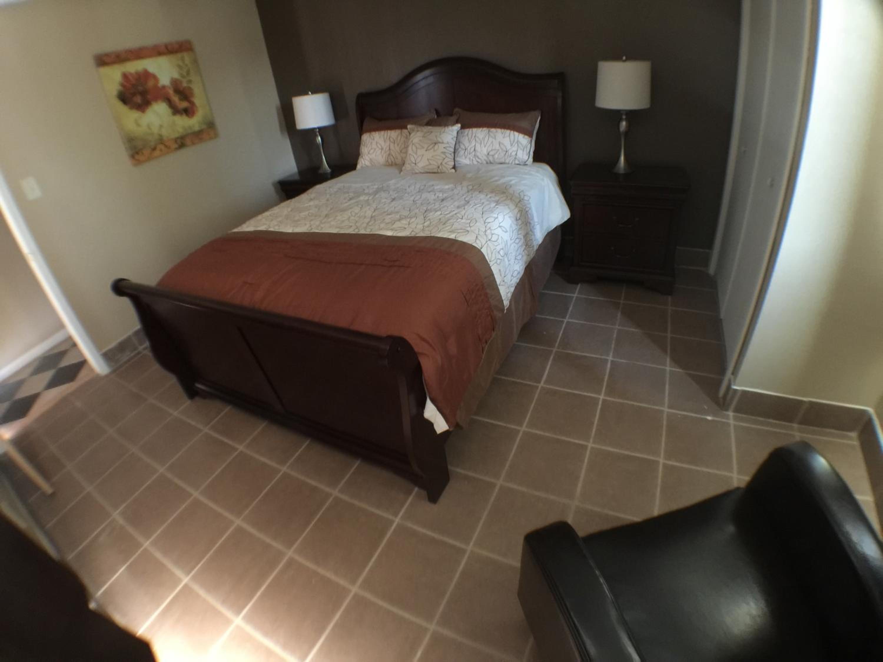 Deluxe Queen Suite - Photo 3