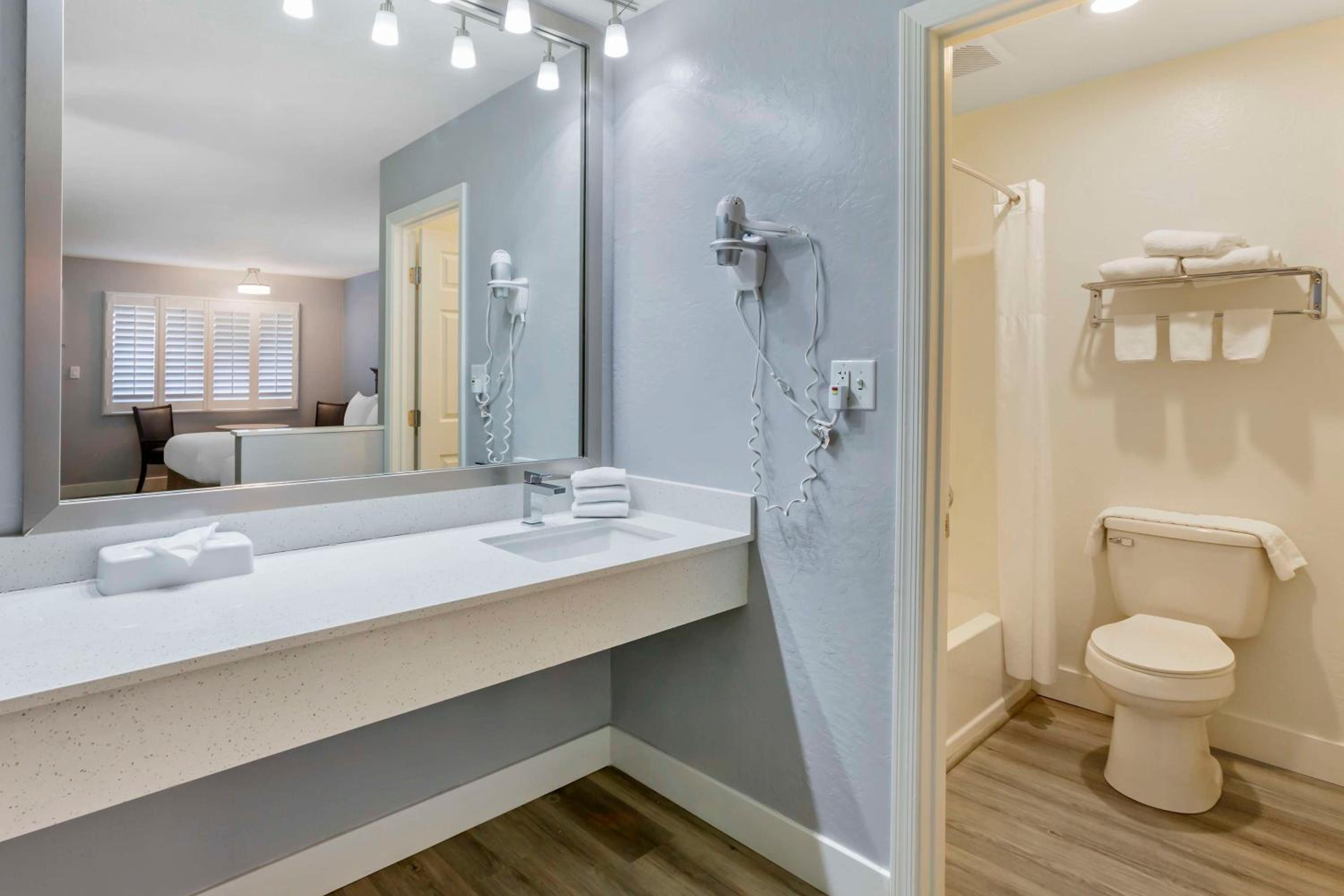 Queen Room with Two Queen Beds - Disability Access/Bath Tub photo 2