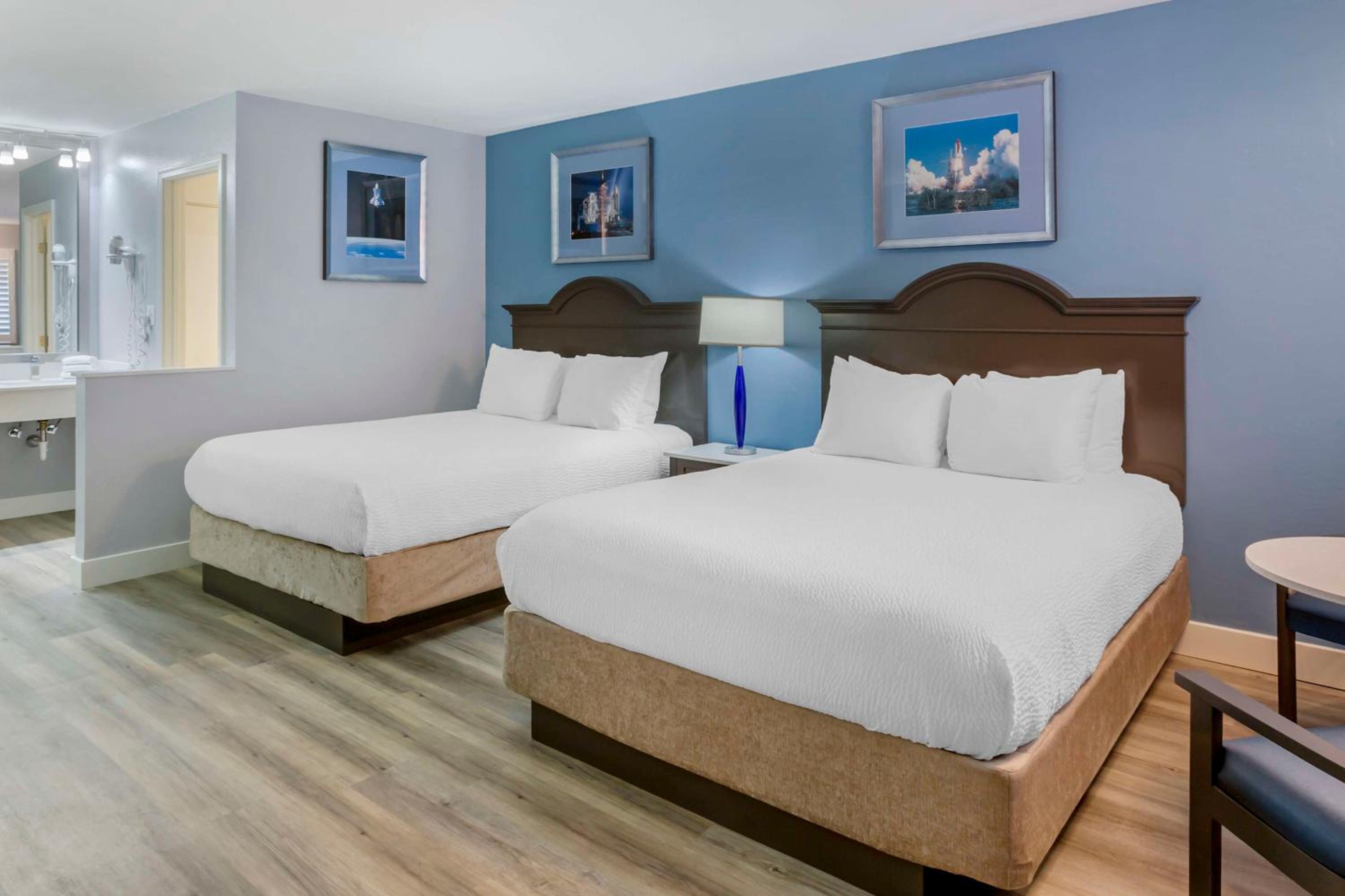 Queen Room with Two Queen Beds and Bath Tub - Disability Access/Non-Smoking