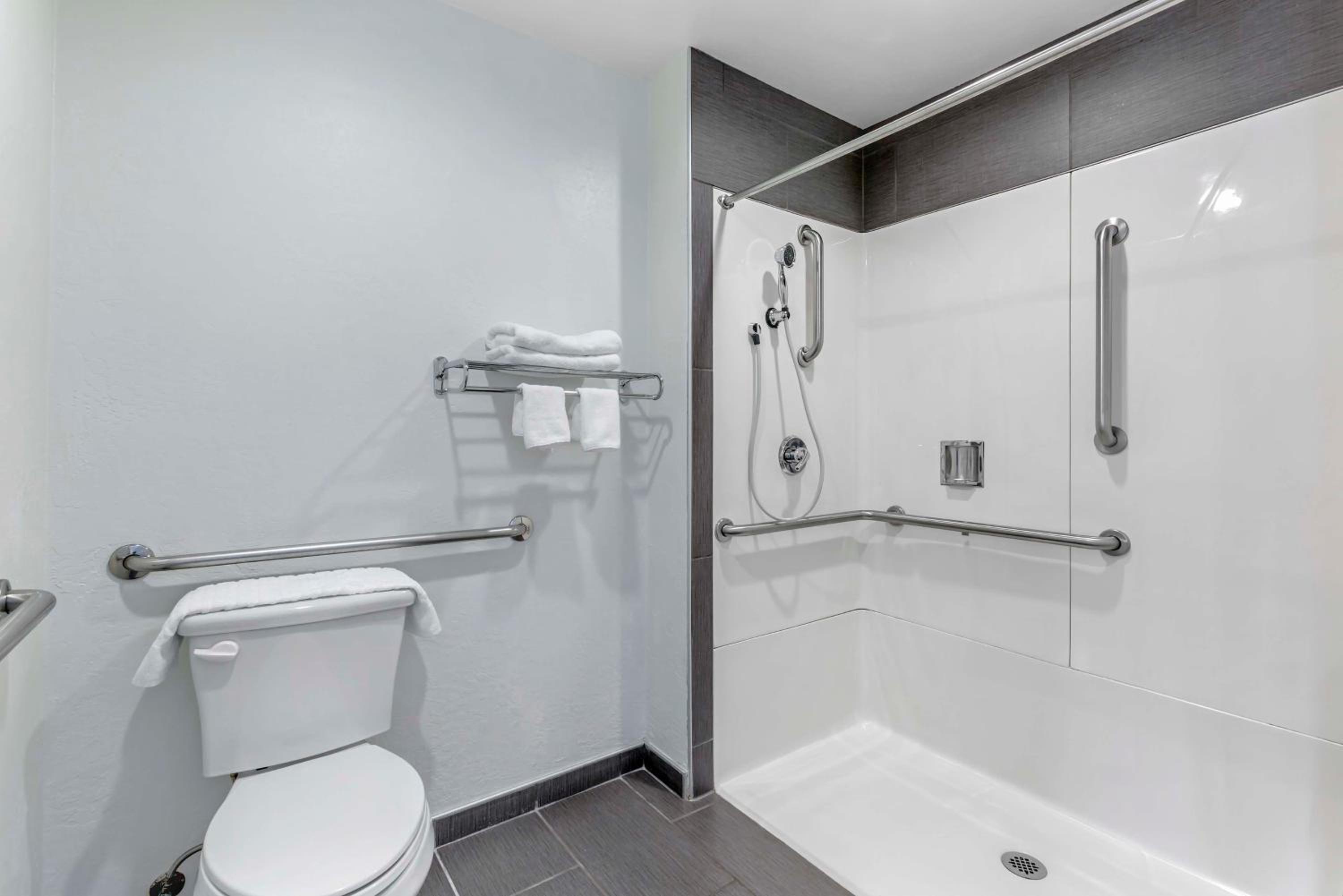 King Room - Disability Access photo 2
