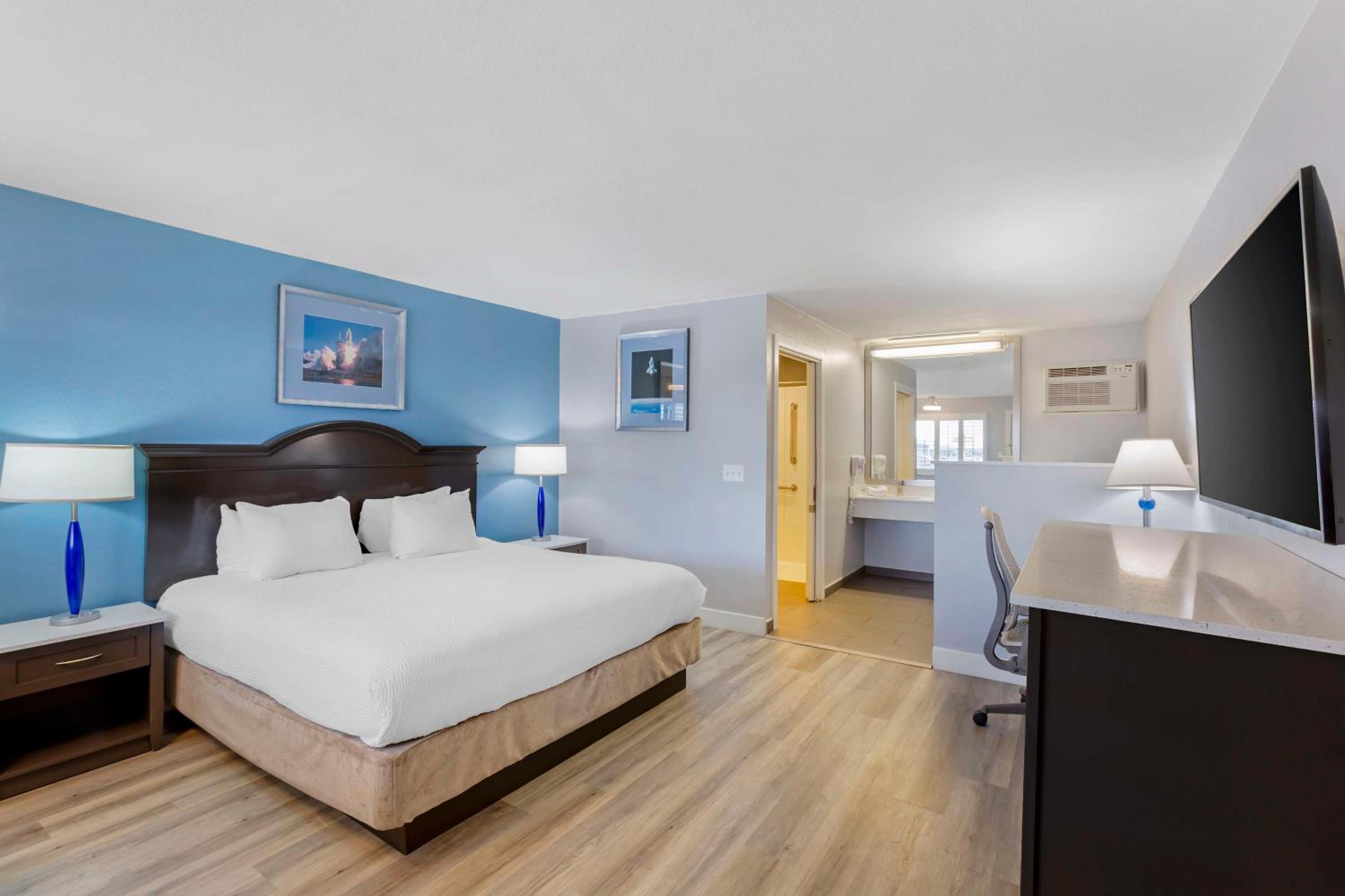 King Room with Bath Tub - Disability Access/Non-Smoking