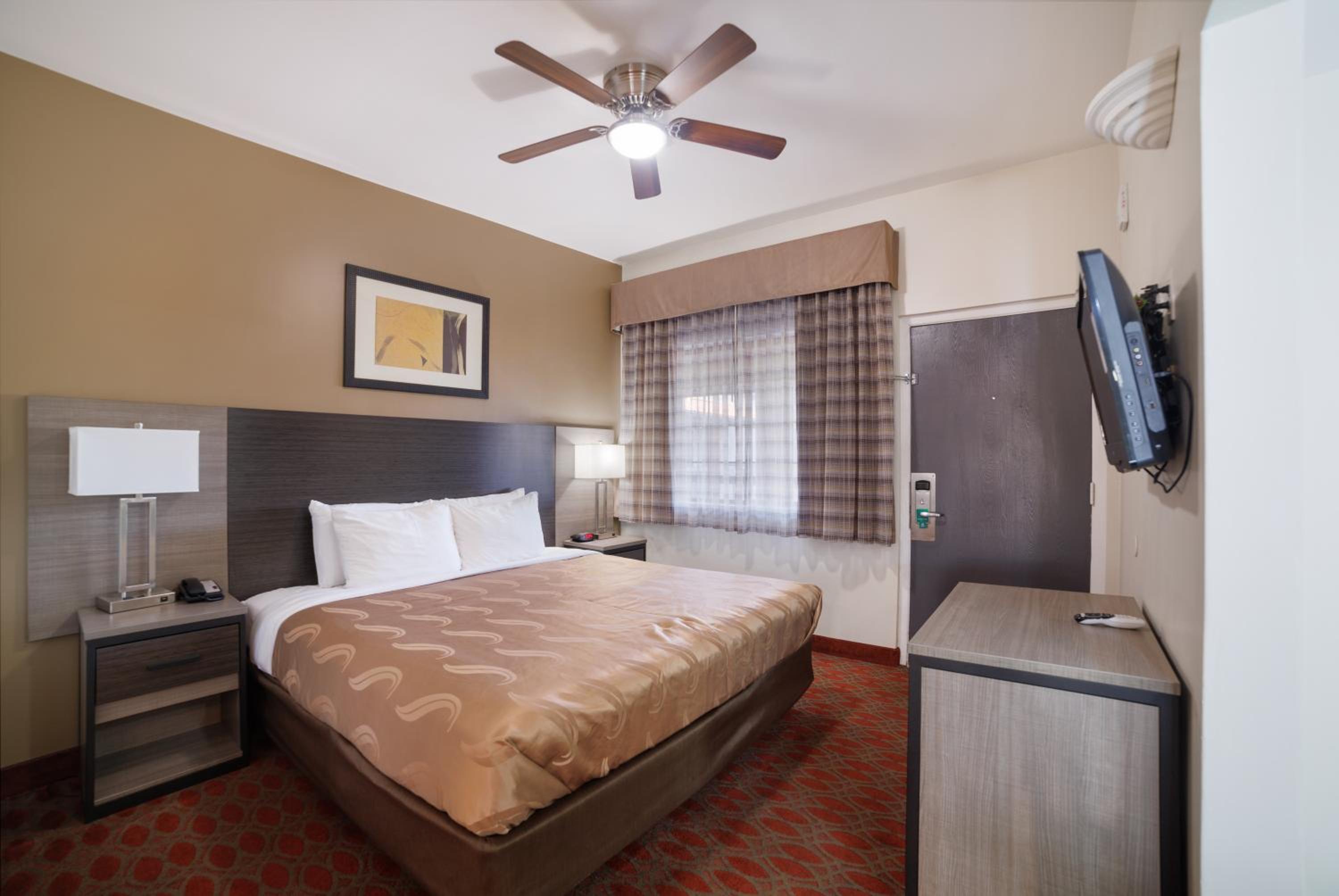 Two-Bedroom King Suite with Living Room - Non-Smoking - Photo 12