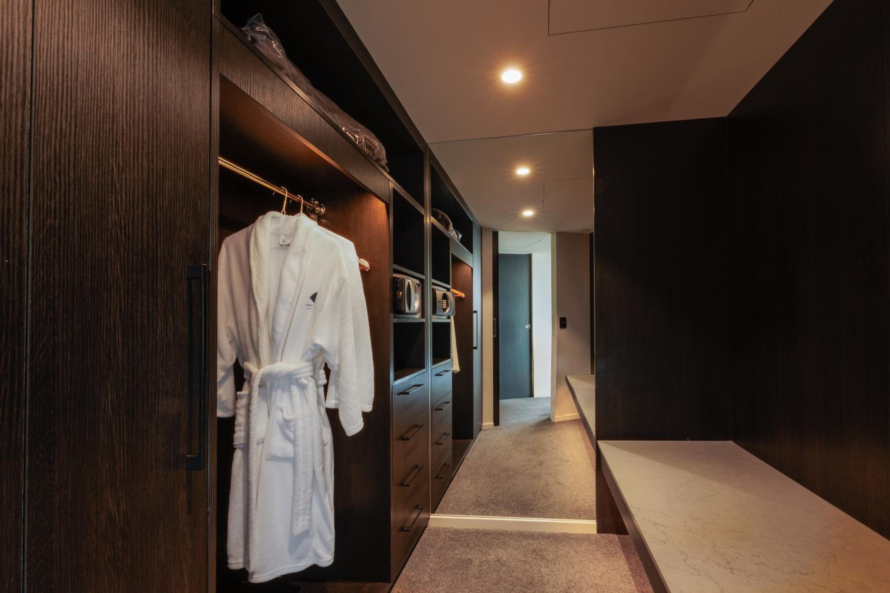 King Suite with Harbor View photo 2