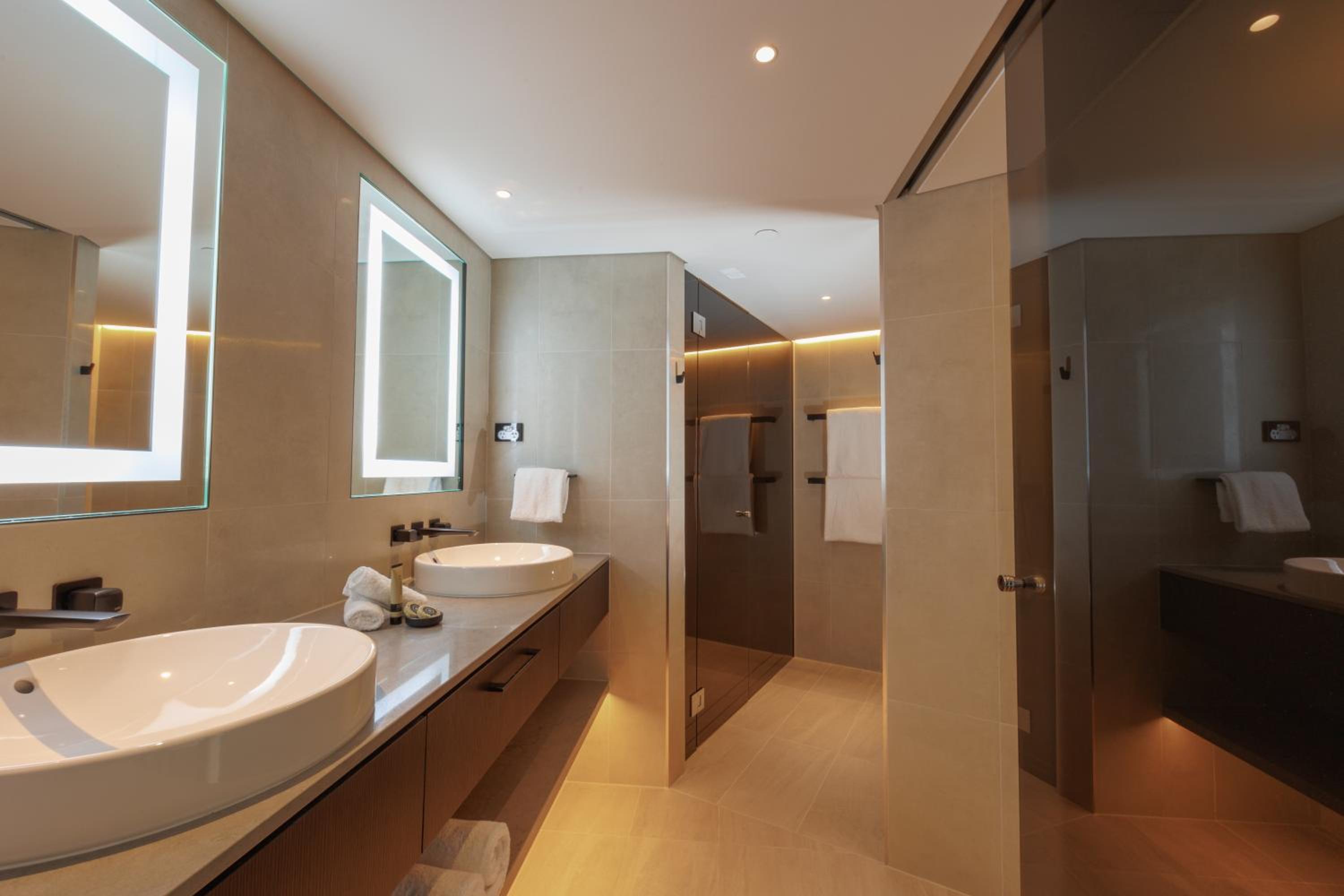King Suite with Harbor View photo 3